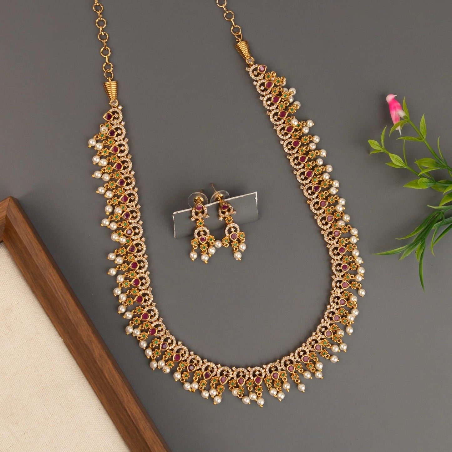 Gold-Toned Pear-Drop Pearl Hanging Necklace 1578