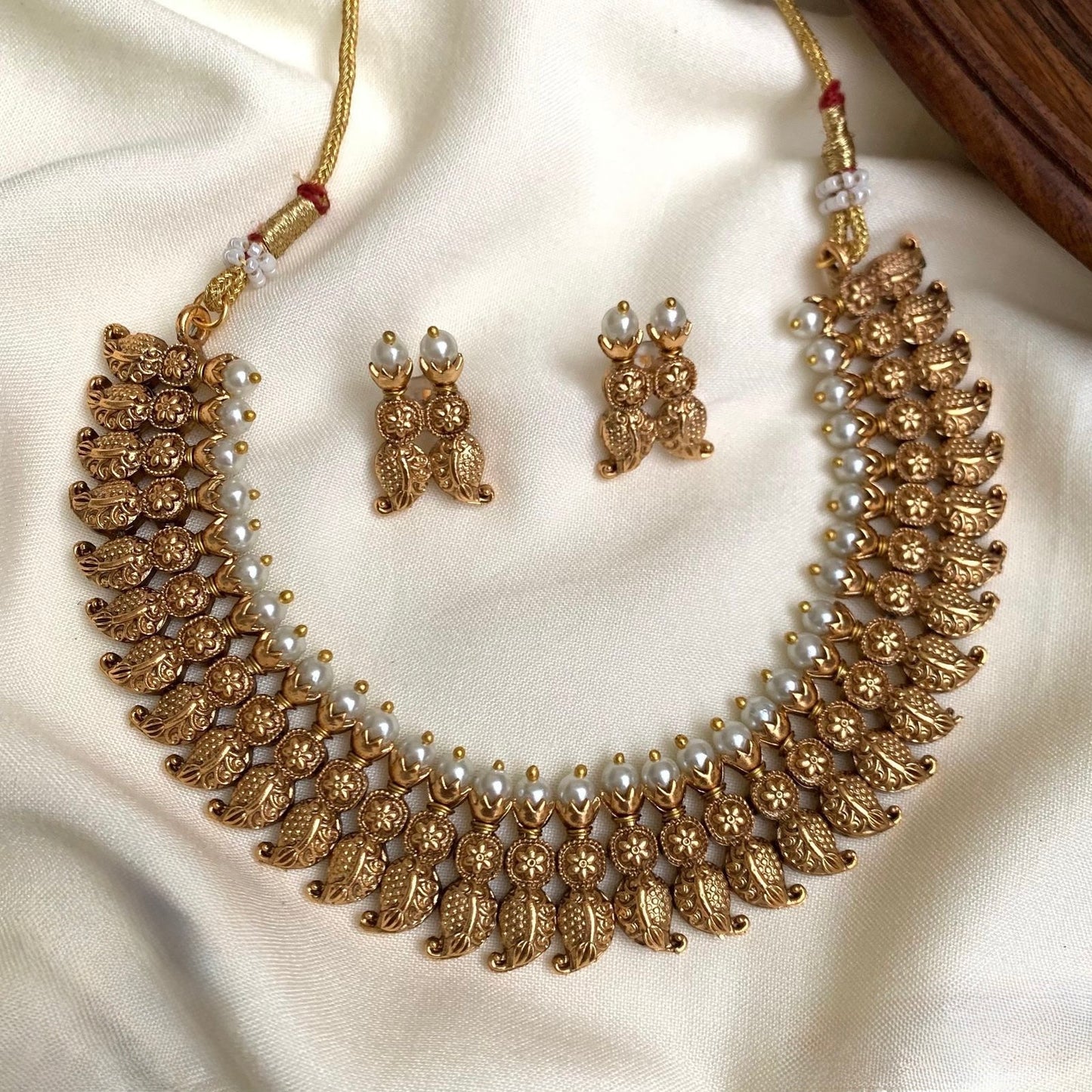 Gold-Toned Mango Pearl Necklace 1183