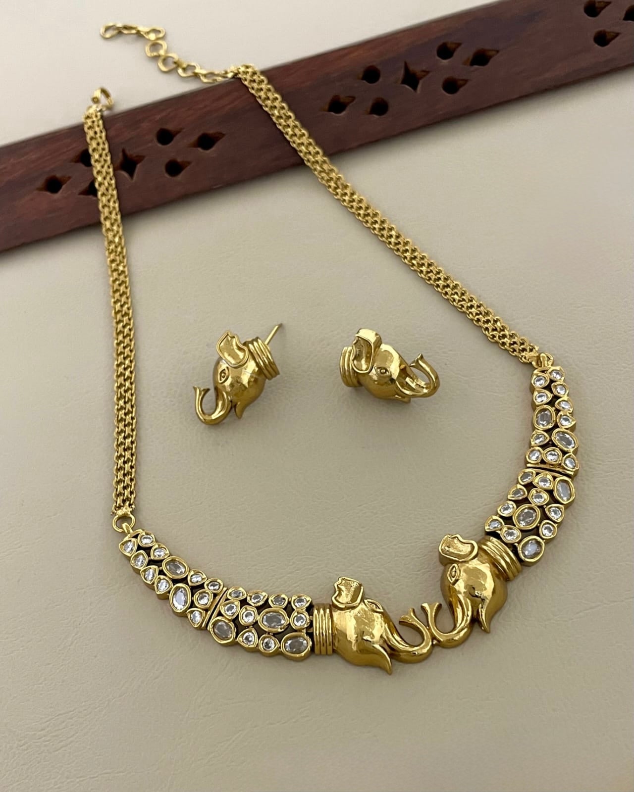 Gold-Polish Elephant Stone Necklace 1203