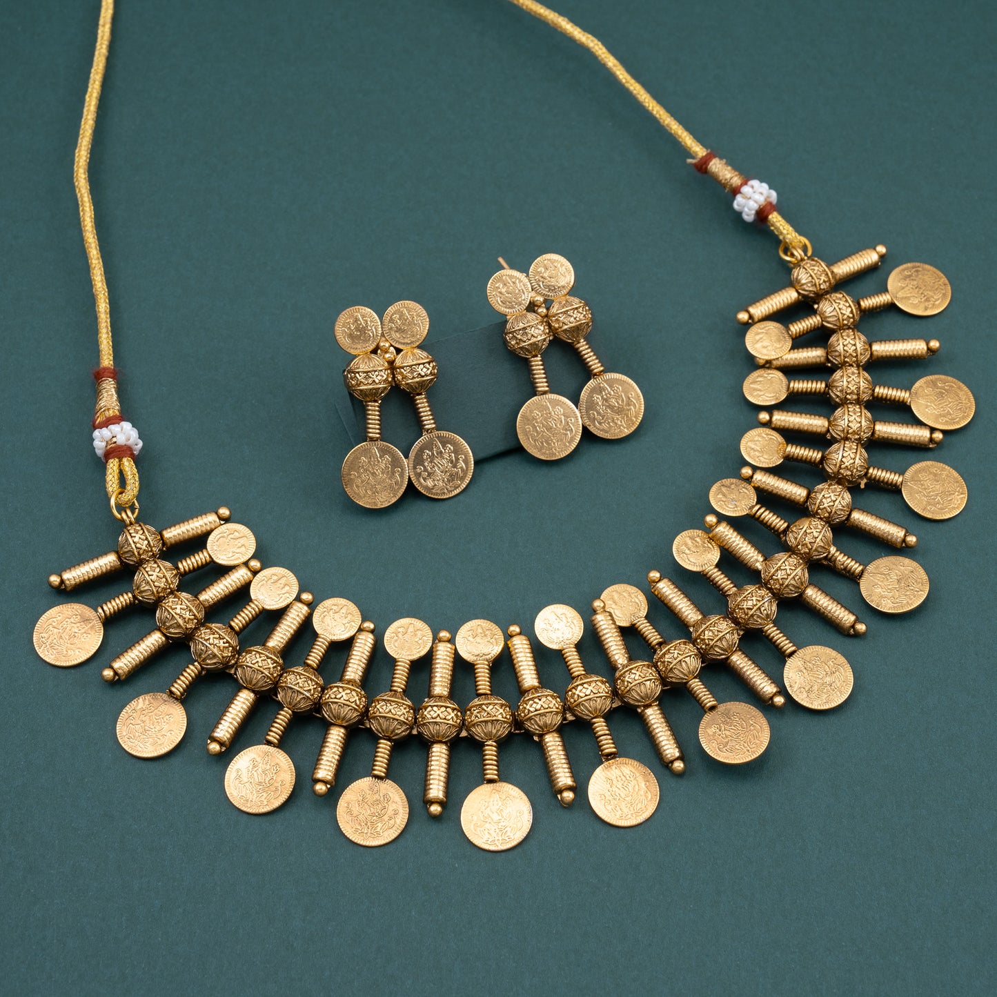 Gold-Toned Screw Designed  Choker Necklace 040