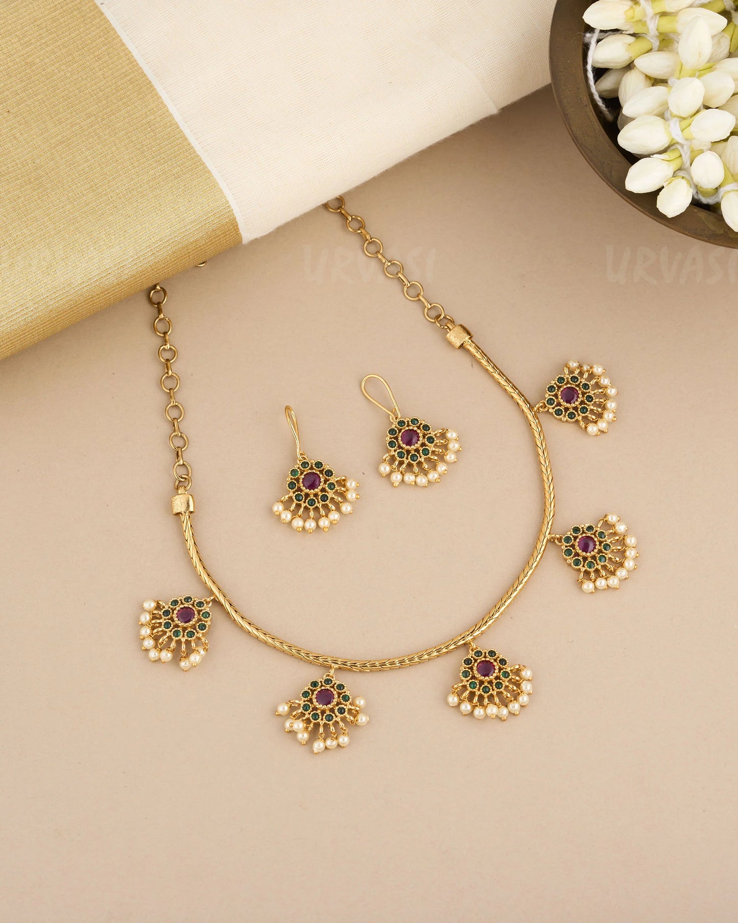 Gold-Toned Cluster Pendant Choker Green Necklace 301