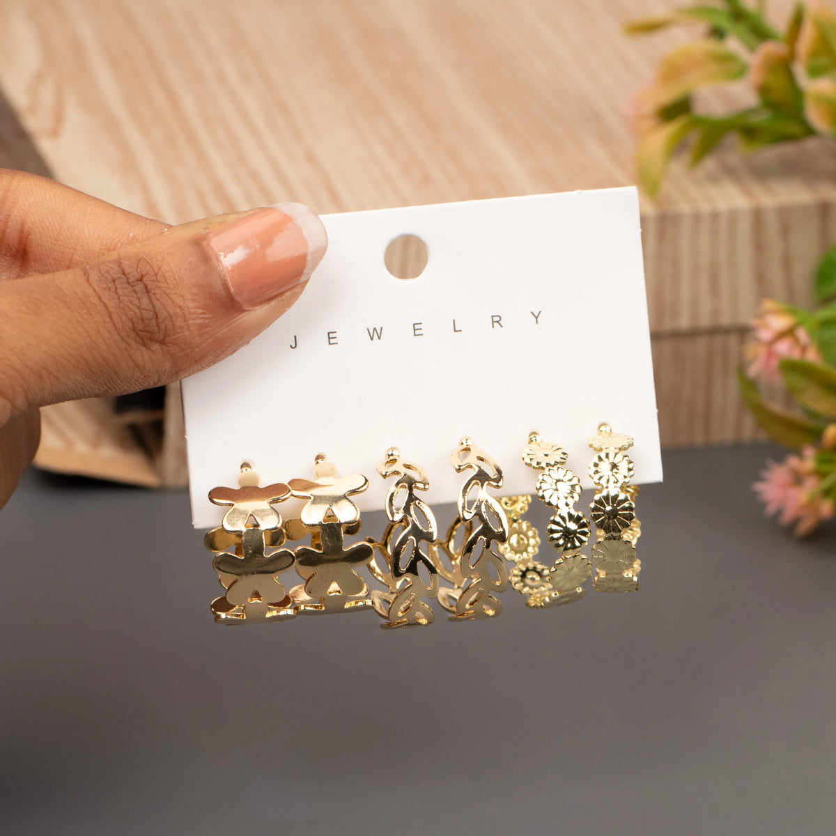 Gold-Polish Cutout Earring ER 1256