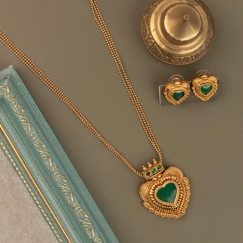 Gold-Toned Traditional Palakka Pendent Long Necklace 1758