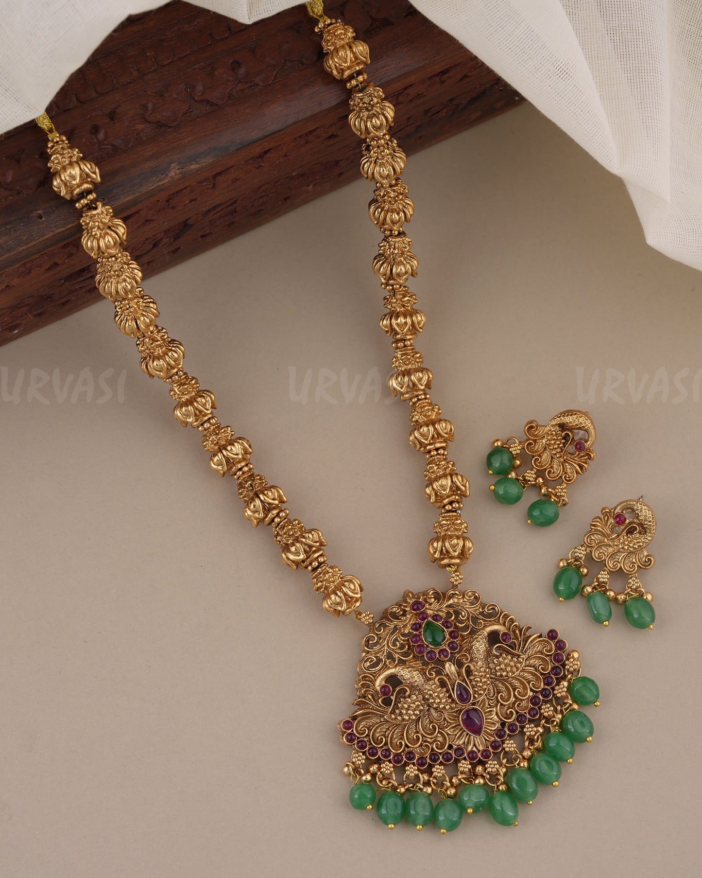 Gold-Toned Peacock Motif Non-Idol Short Necklace 974