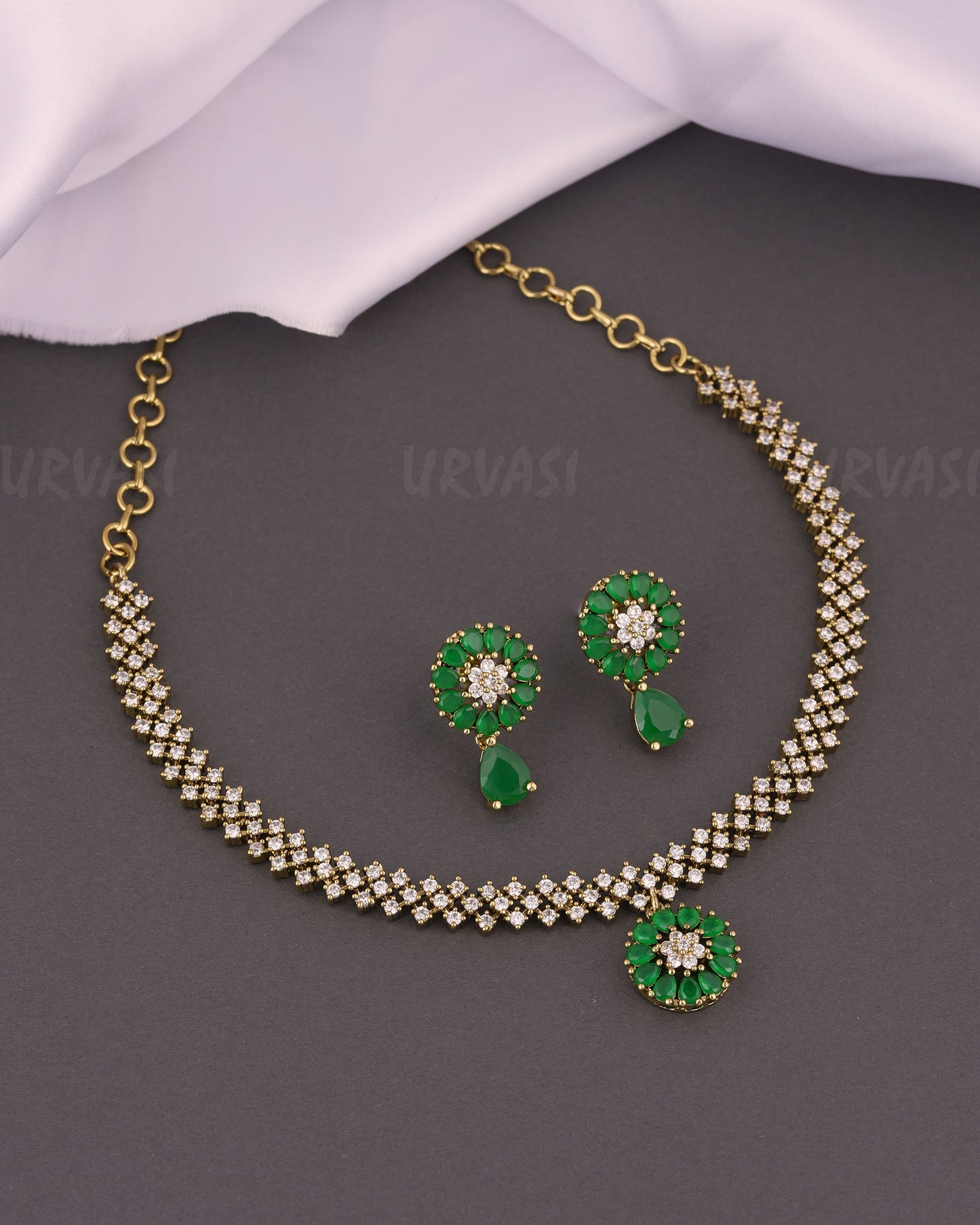 Mehendi Polish Celest Bloom Cluster Necklace 323