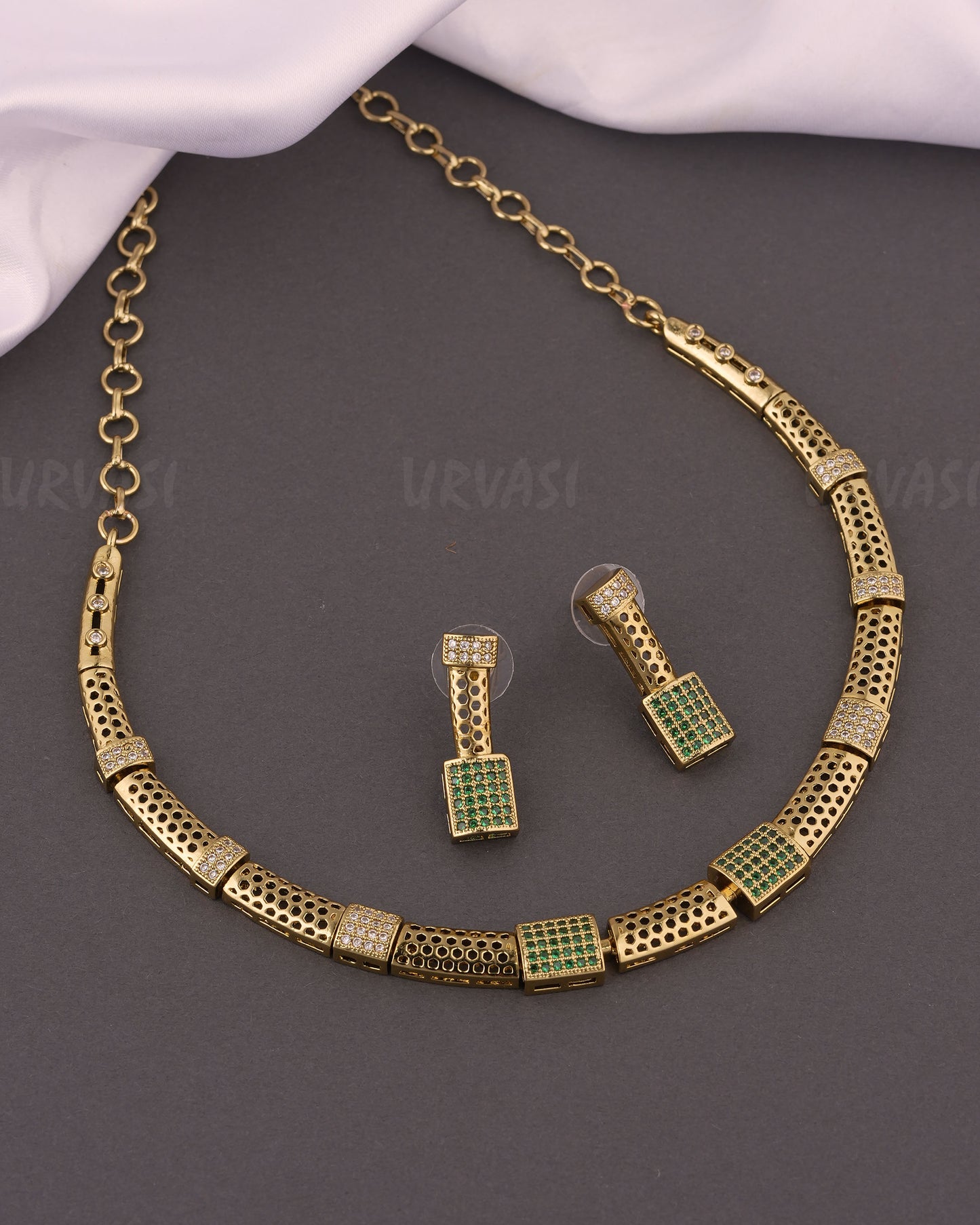 Mehendi Polish Box-Designed AD Necklace 322