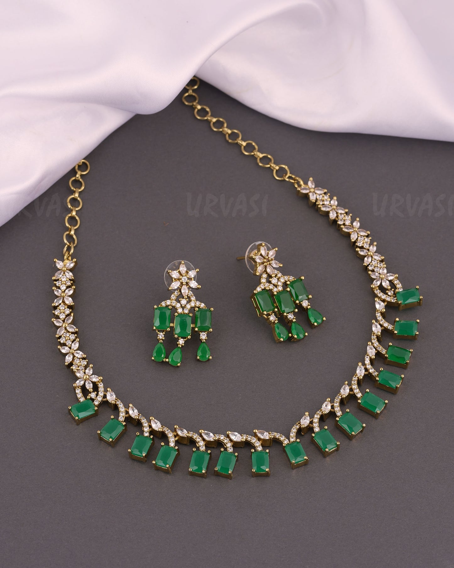 Mehendi Polish Box-Designed Floral Stone Necklace 321