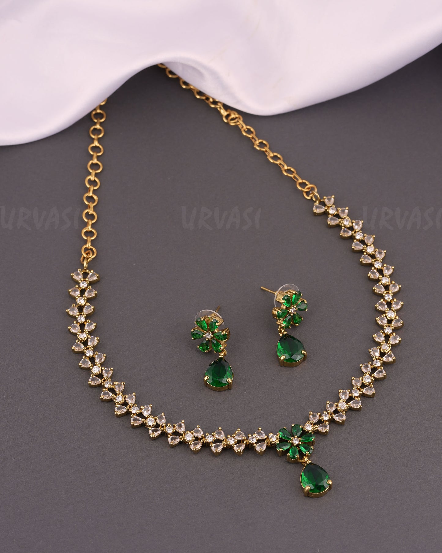 Mehendi Polish Floral Pendant Stone-Studded Necklace 255