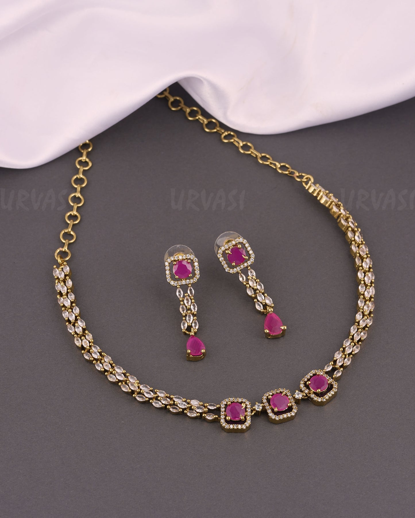 Mehendi Polish Box-Designed AD Choker Necklace 512