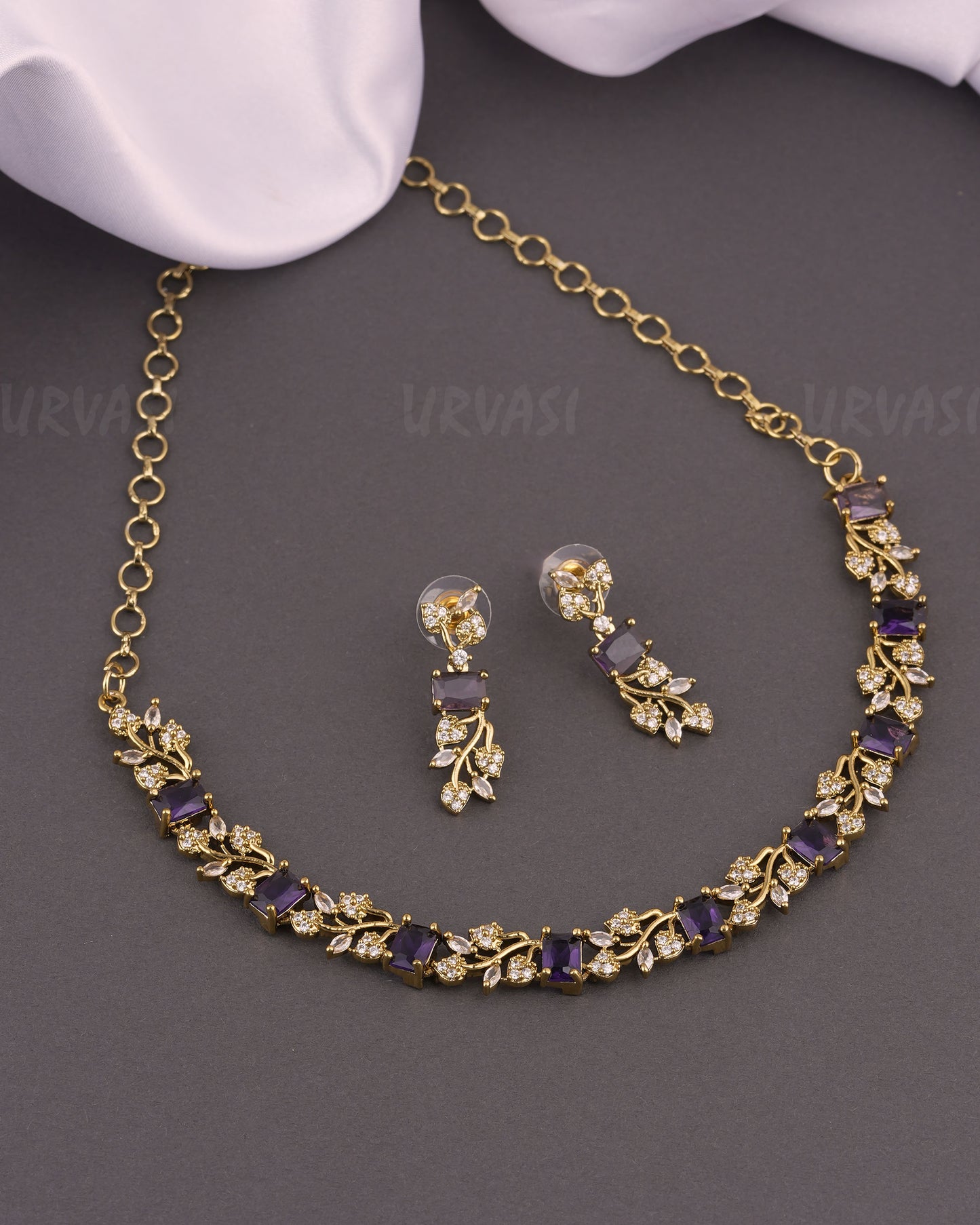 Mehendi Polish Leaf-Designed AD Necklace 534