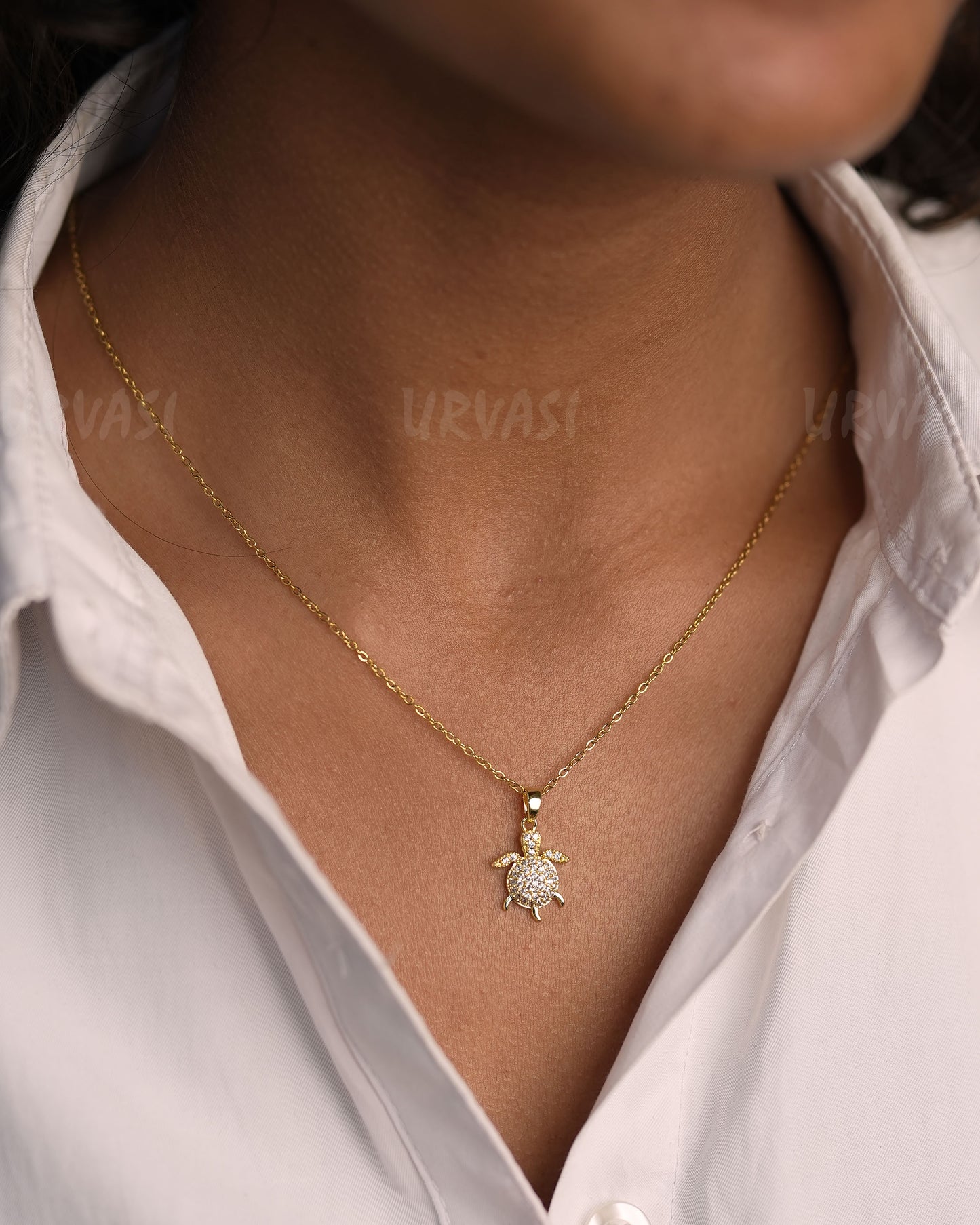 Gold Toned Turtle Shaped Simple Chain SC 140