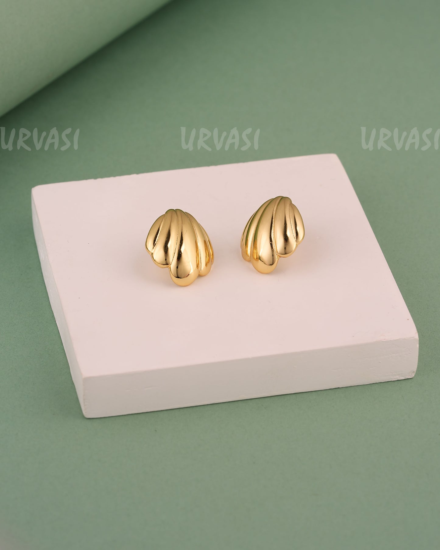 Glossy Gold Scallop Shell Stud Earrings ER 134