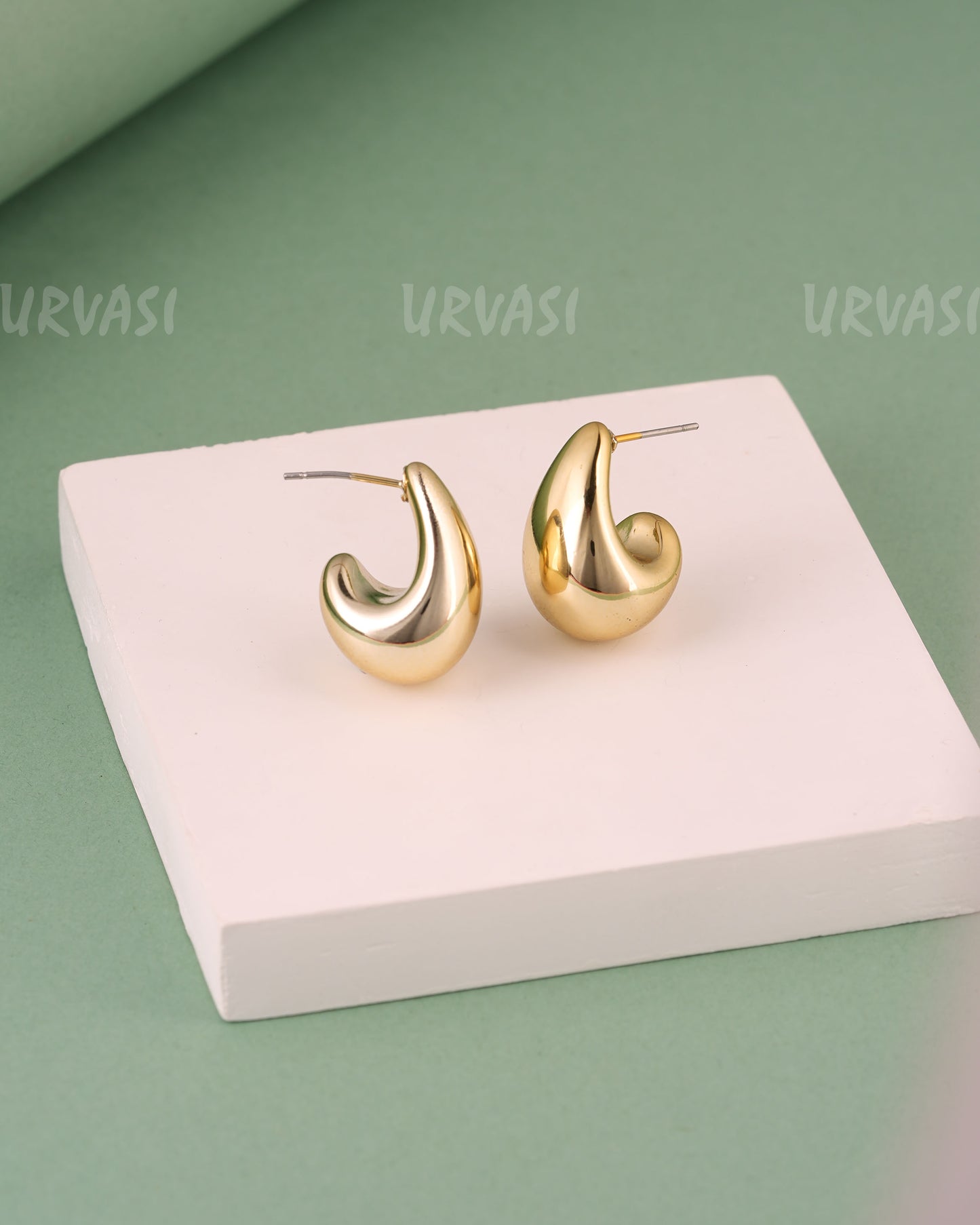 Glossy-Gold Tear-Drop Designed Earrings ER 126