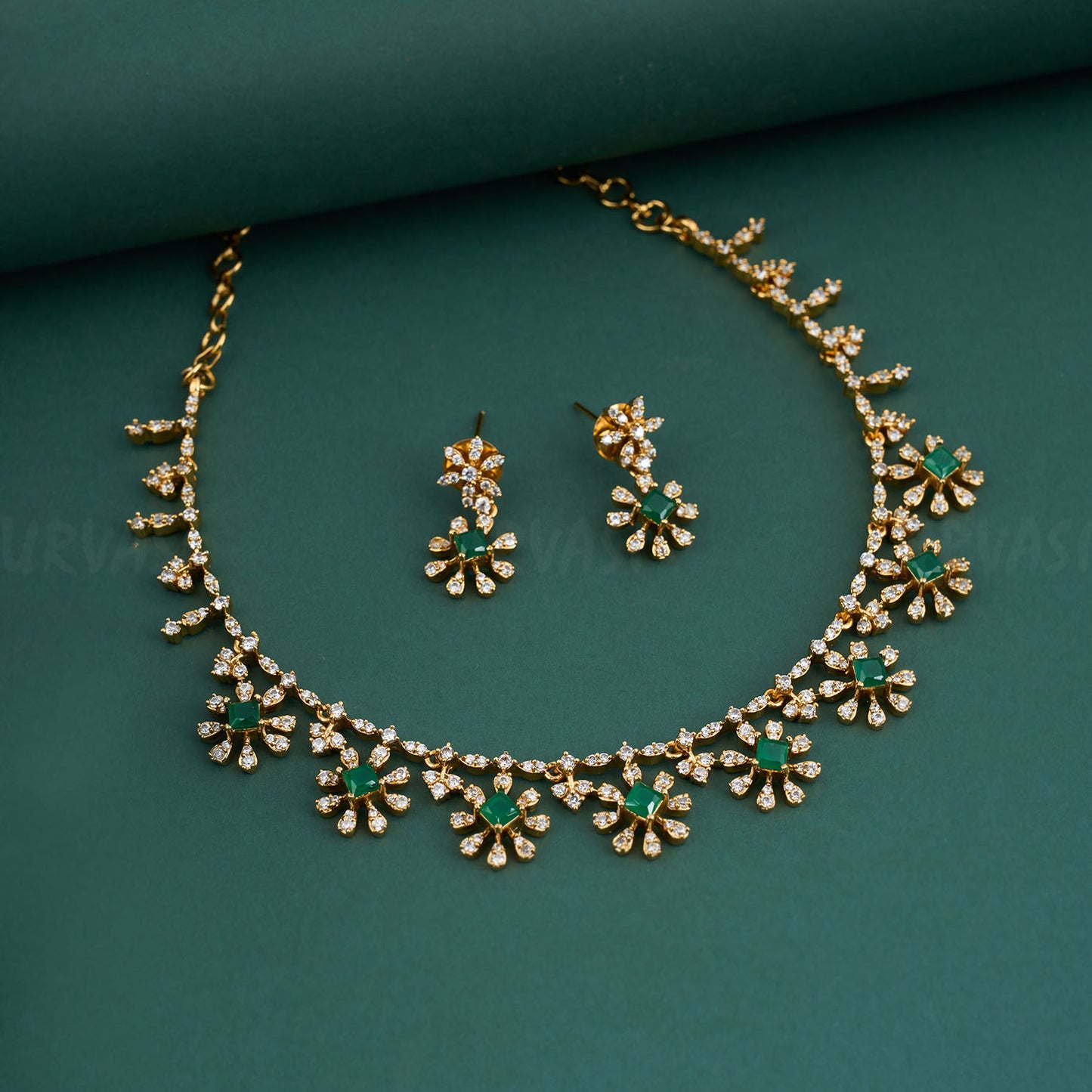 Gold-Toned Floral Necklace 371