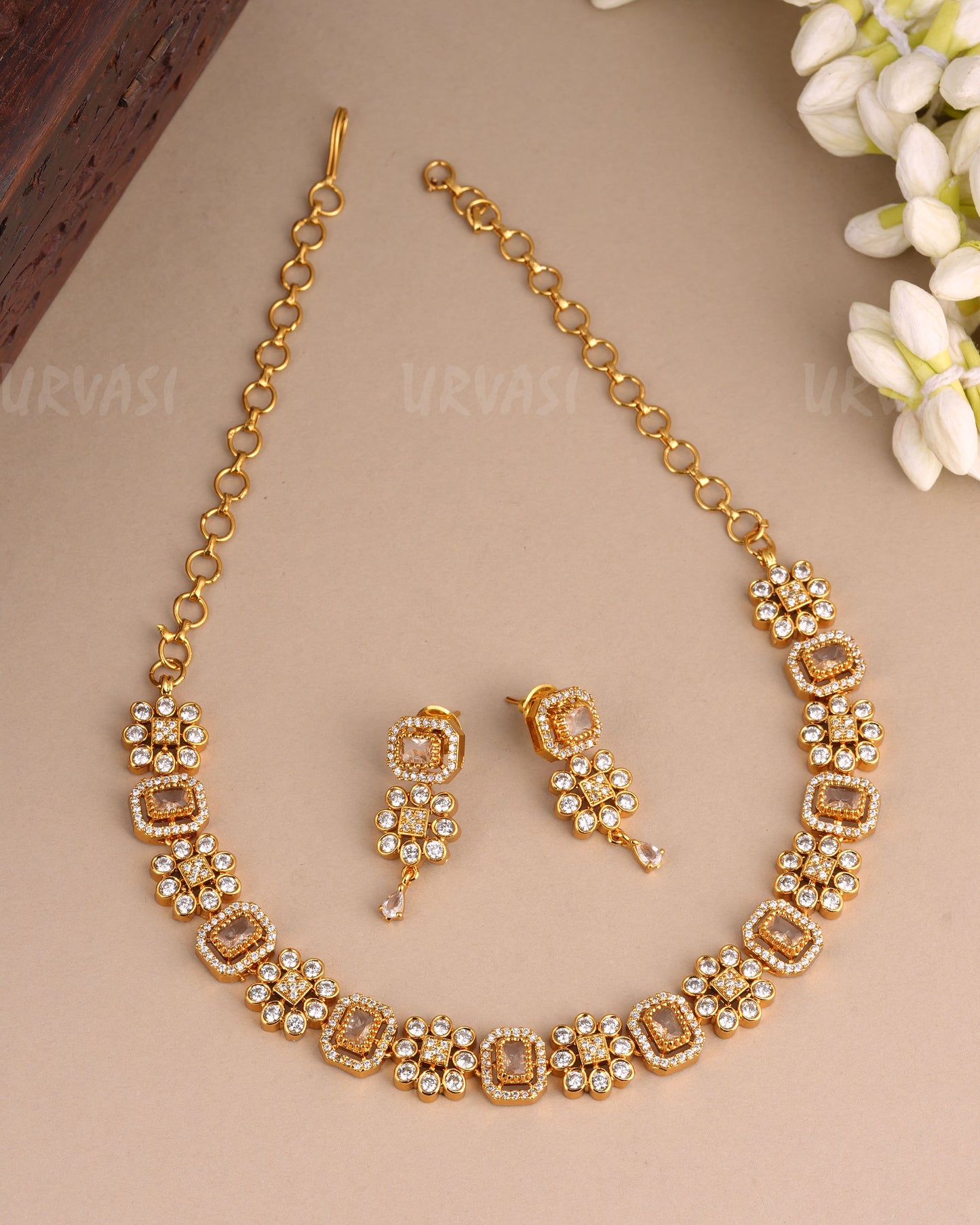 Gold-Toned Floral Stone-Studded Necklace 1472