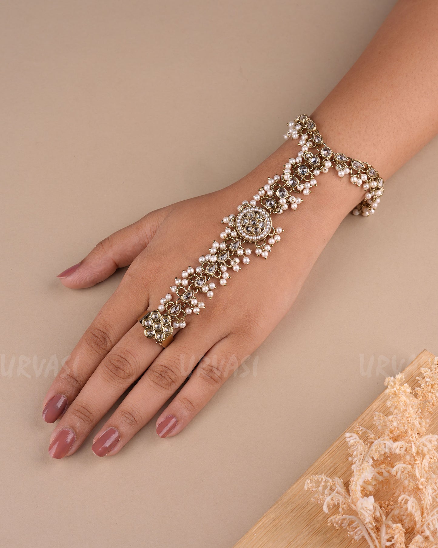 Mehendi Polish Floral Ghungroo Hath Panja PN 11