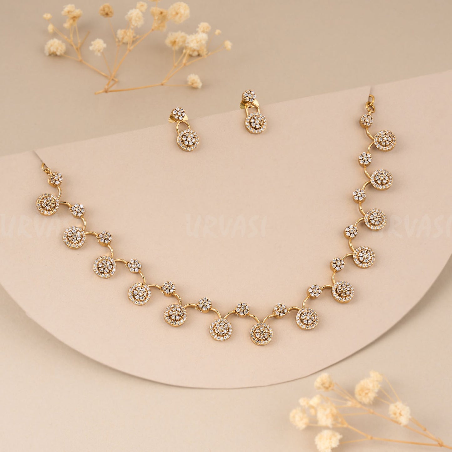 Gold-Toned Floral Motif Necklace 383