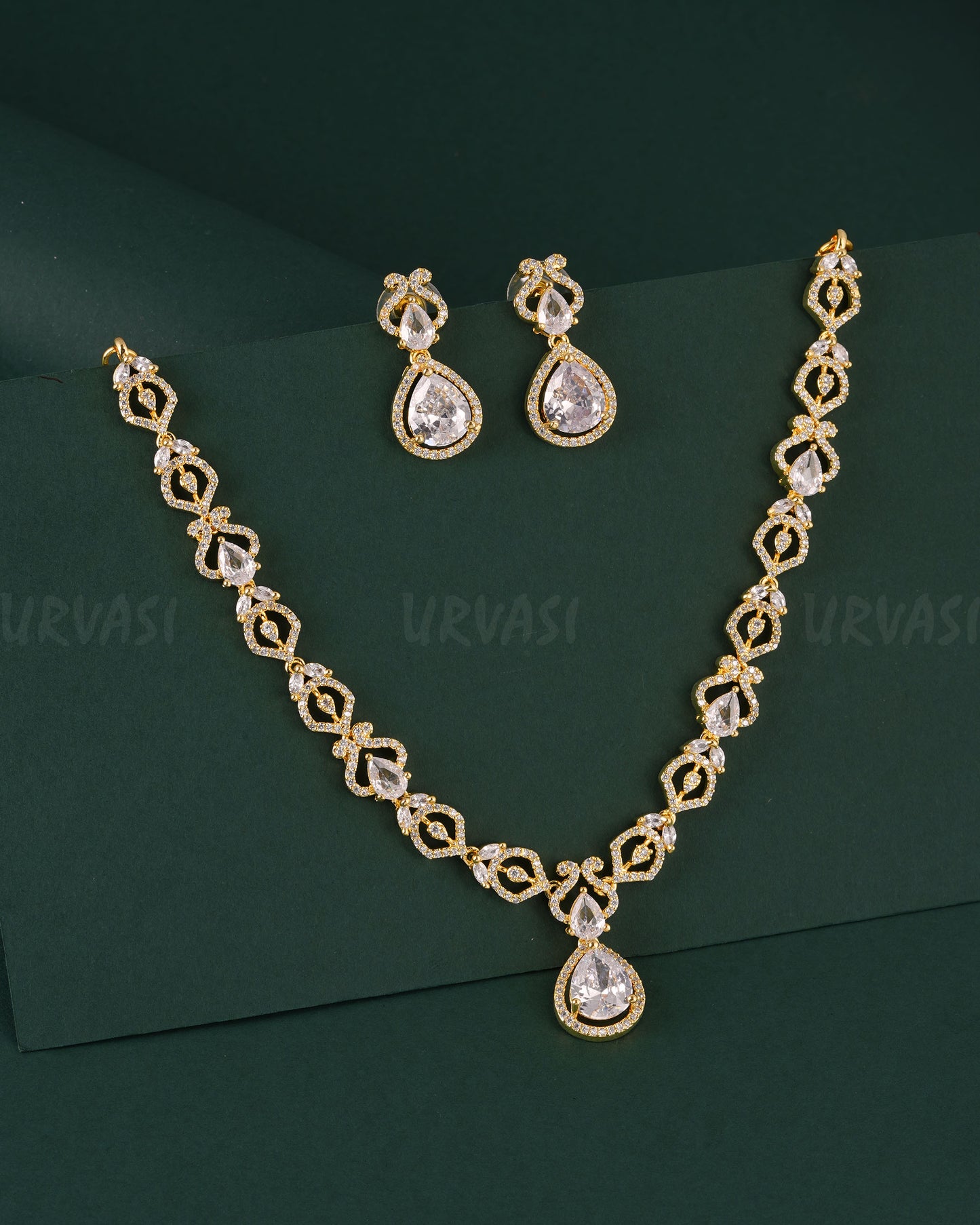 Gold-Toned Floral Tear-Drop Pendant Necklace 1543