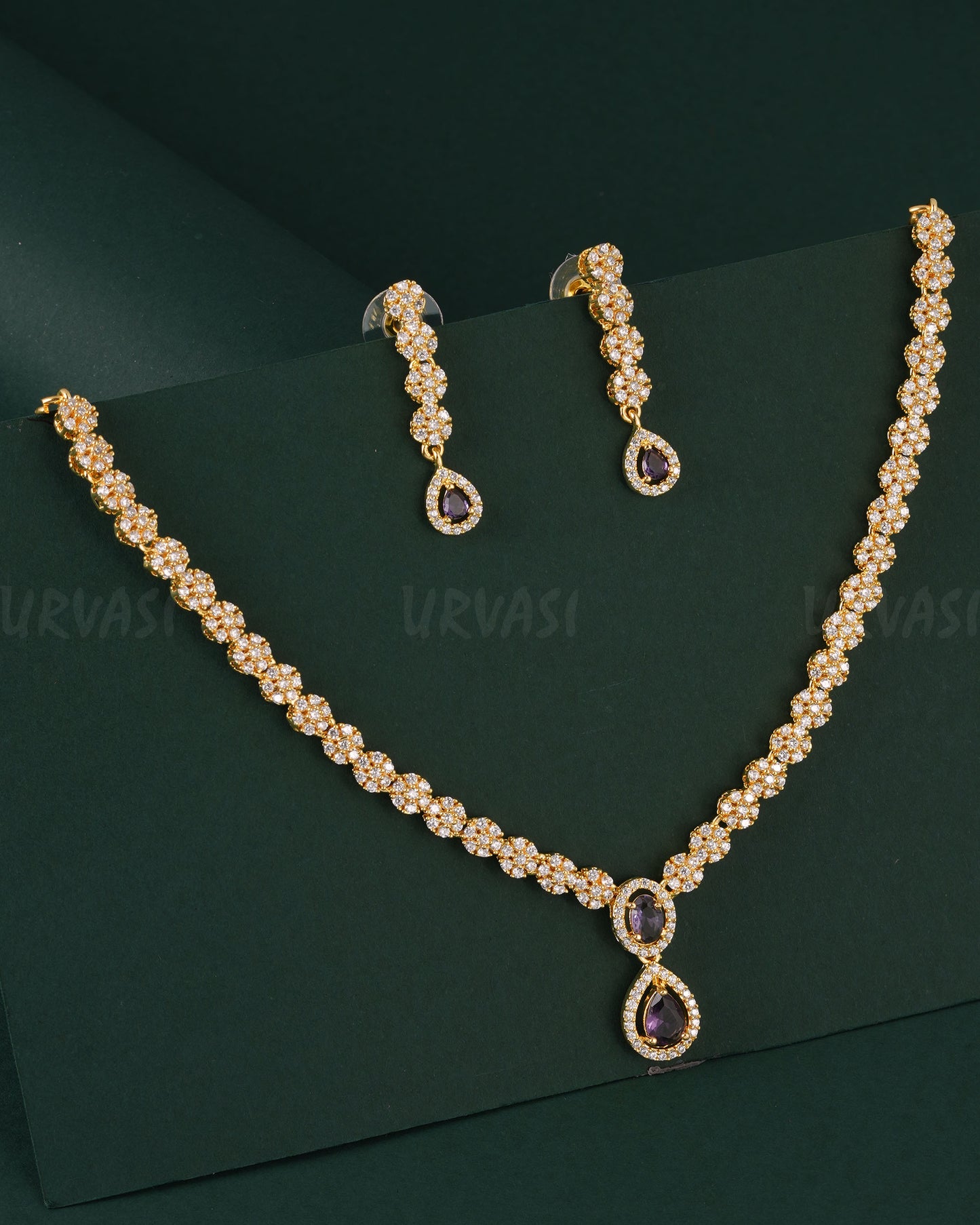 Gold-Toned Floral designed Pendant Necklace 1540
