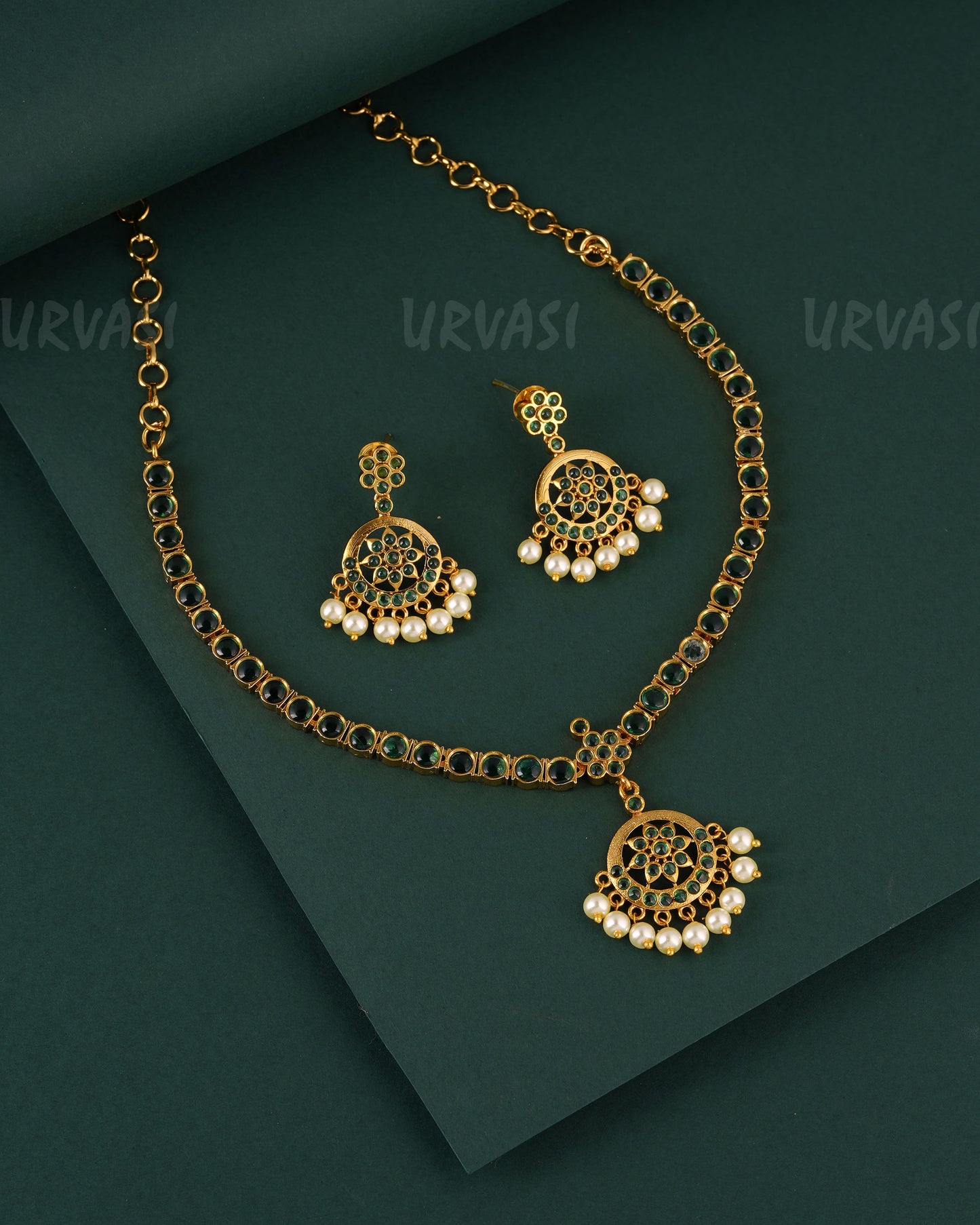 Gold-Toned Floral Pendant Attigai Necklace 1573