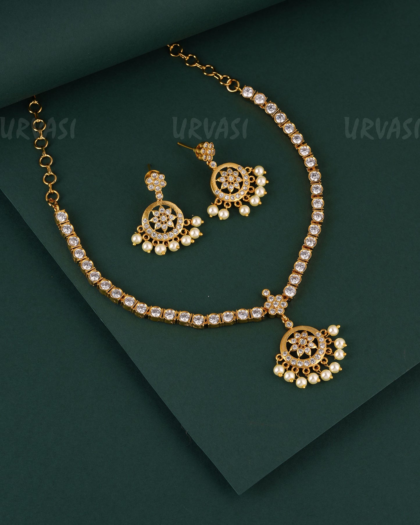Gold-Toned Floral Pendant Attigai Necklace 1573