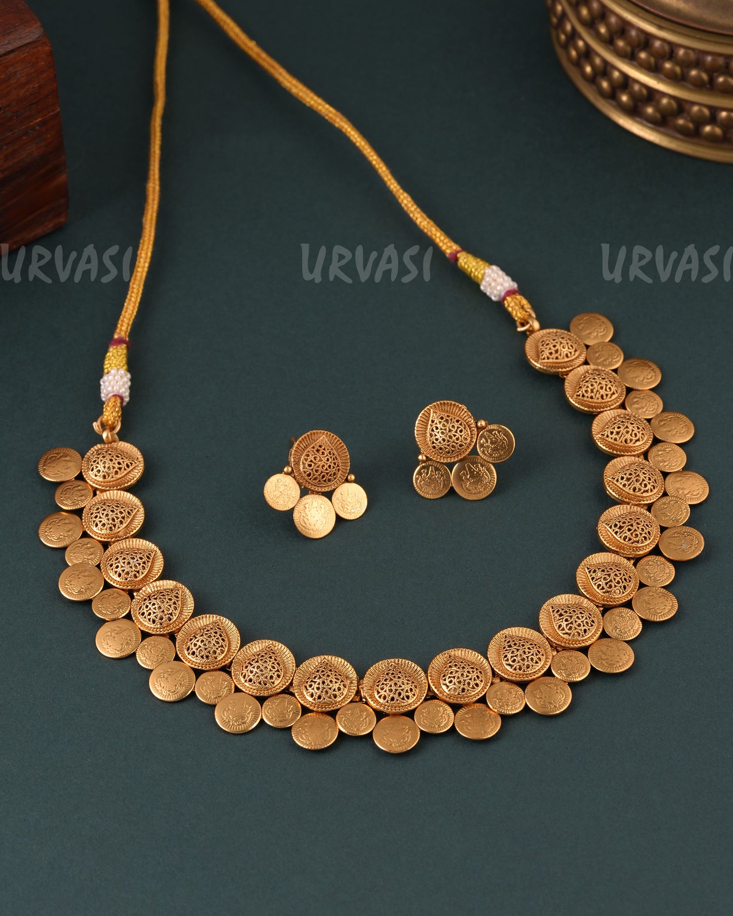 Gold Polish Lakshmi Kashu Floral Necklace 1633