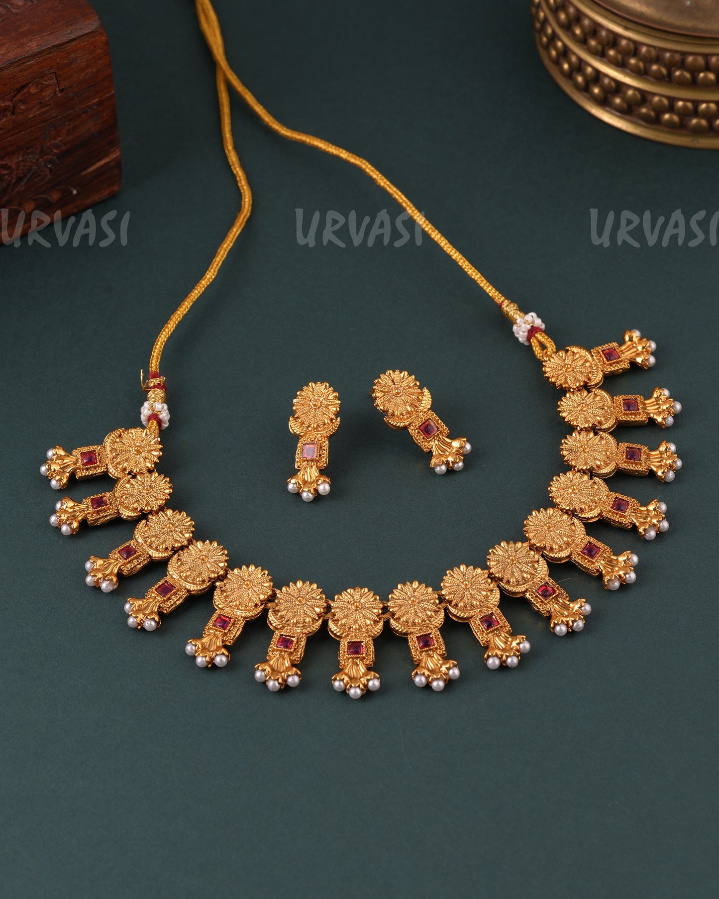 Gold Polish Floral Pearl choker Necklace 1632