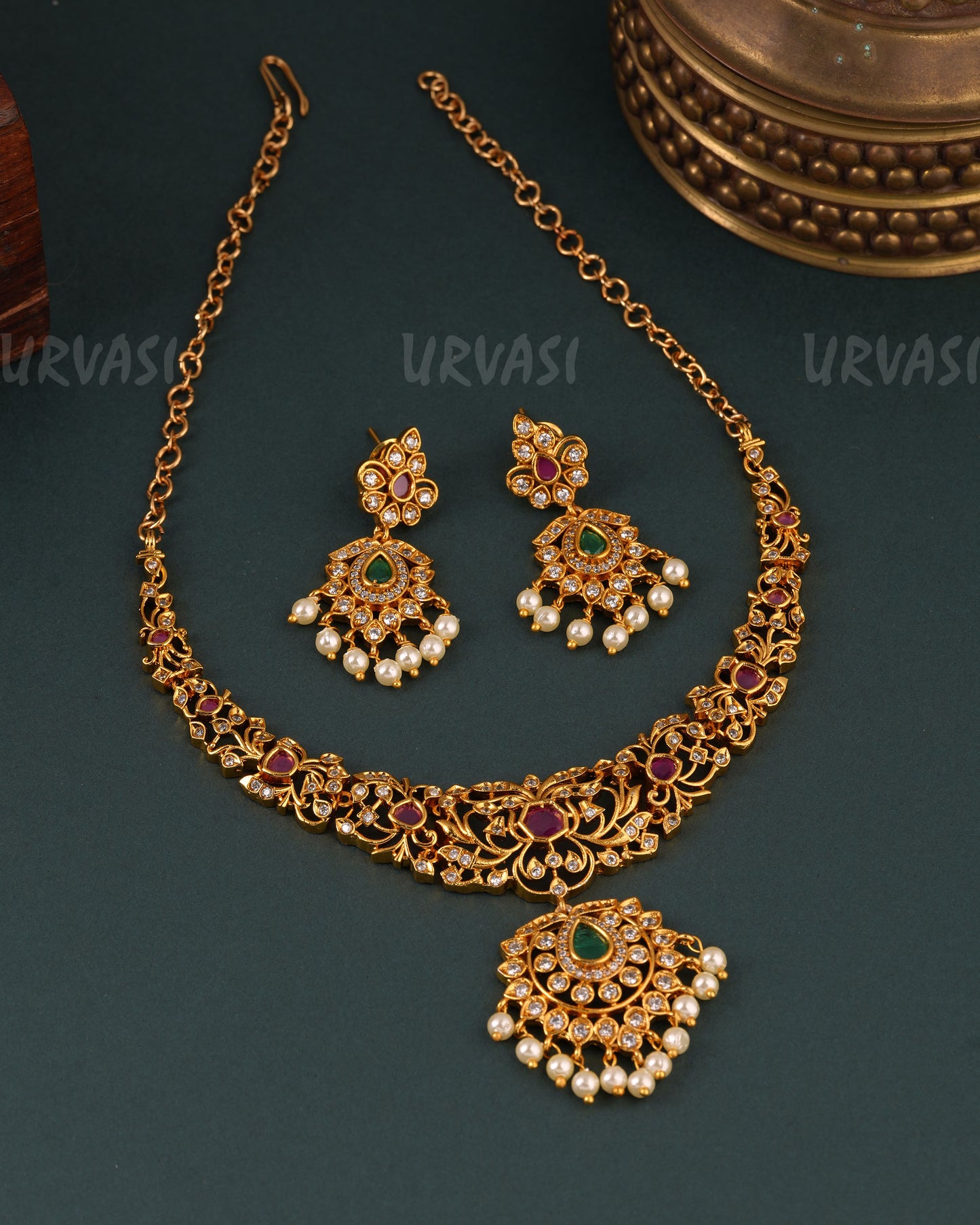 Gold-Polish Floral Stone Necklace 1630