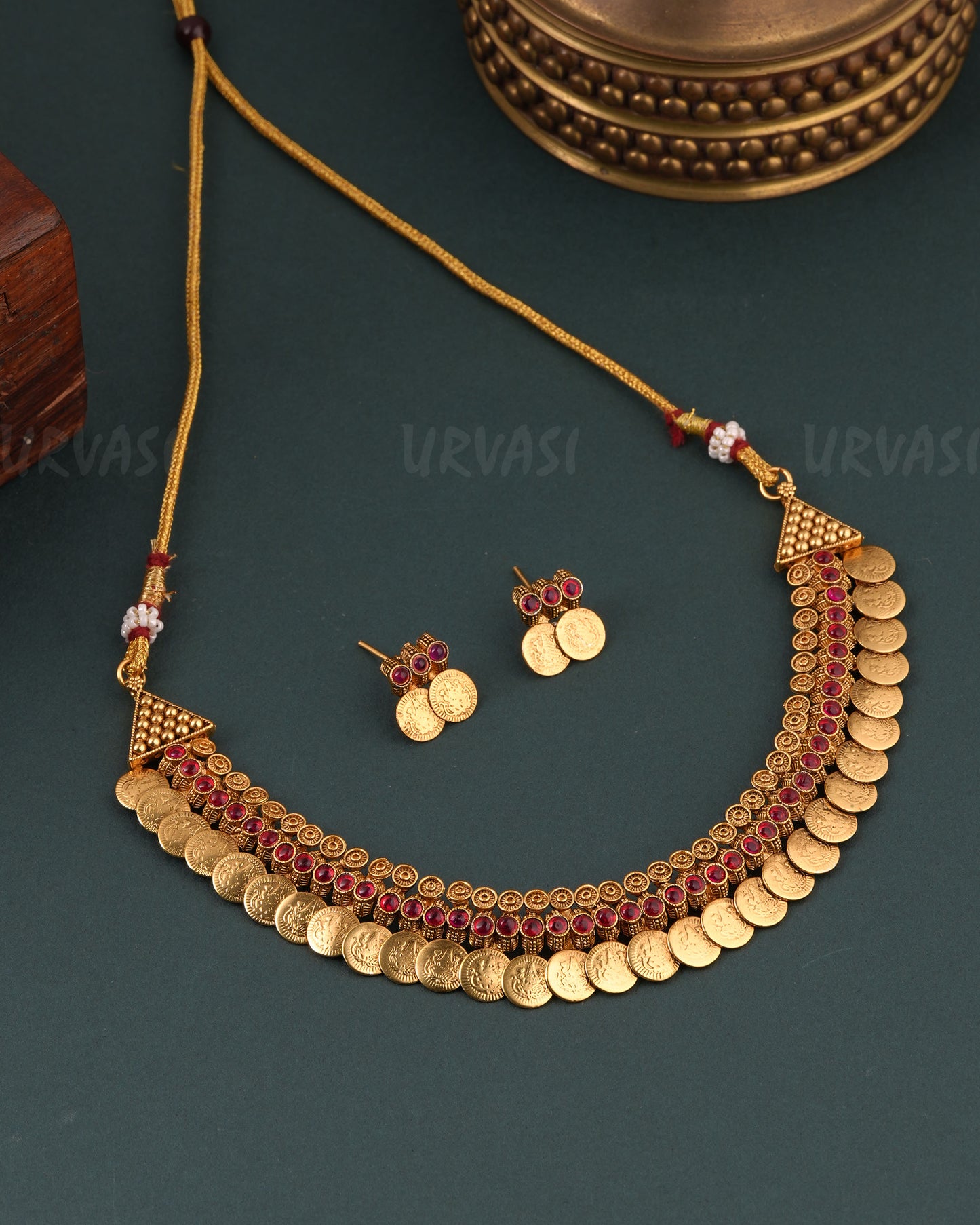 Gold -Toned Floral Designed Kassu Necklace 1657