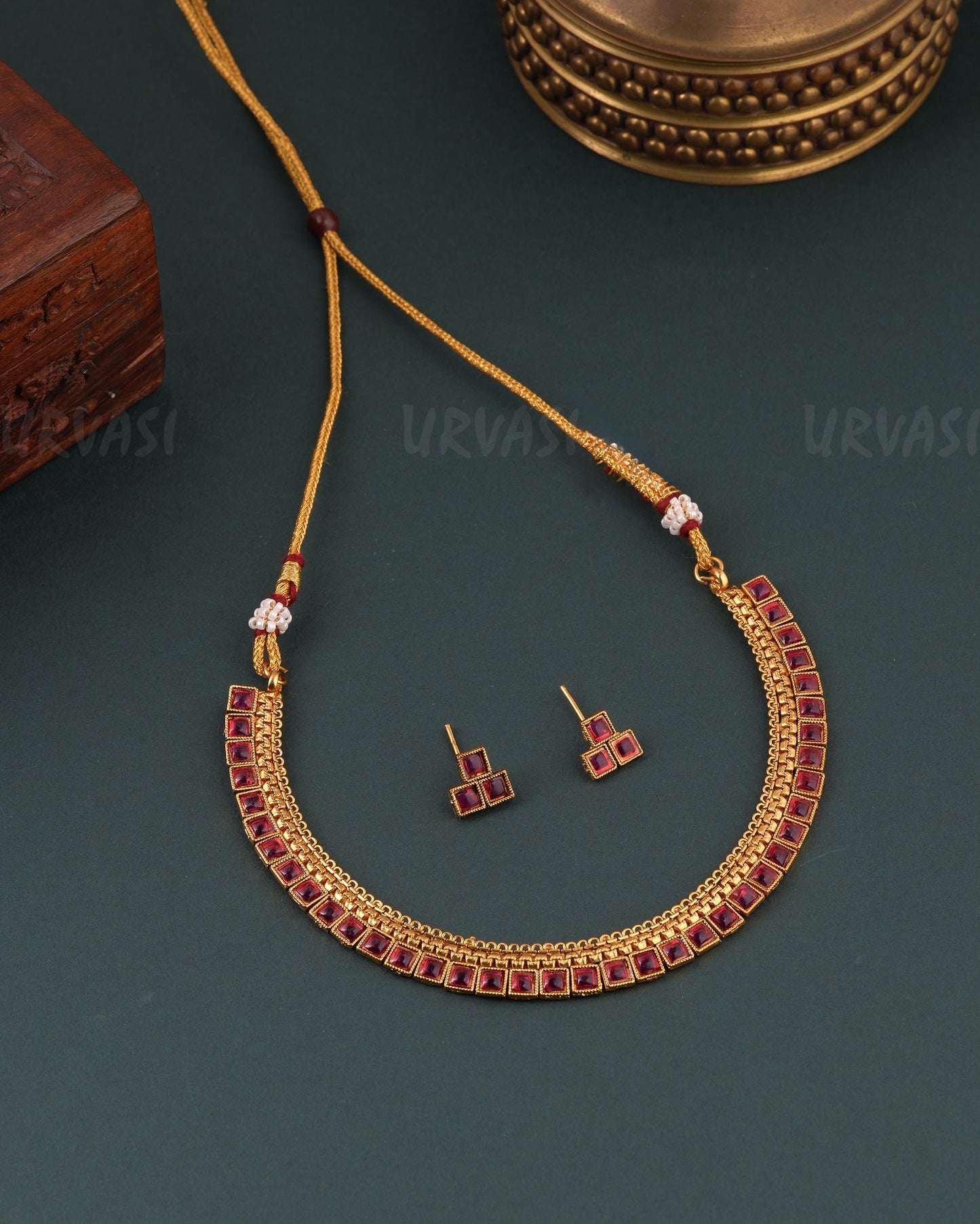 Gold-Toned Floral Designed Necklace 1656