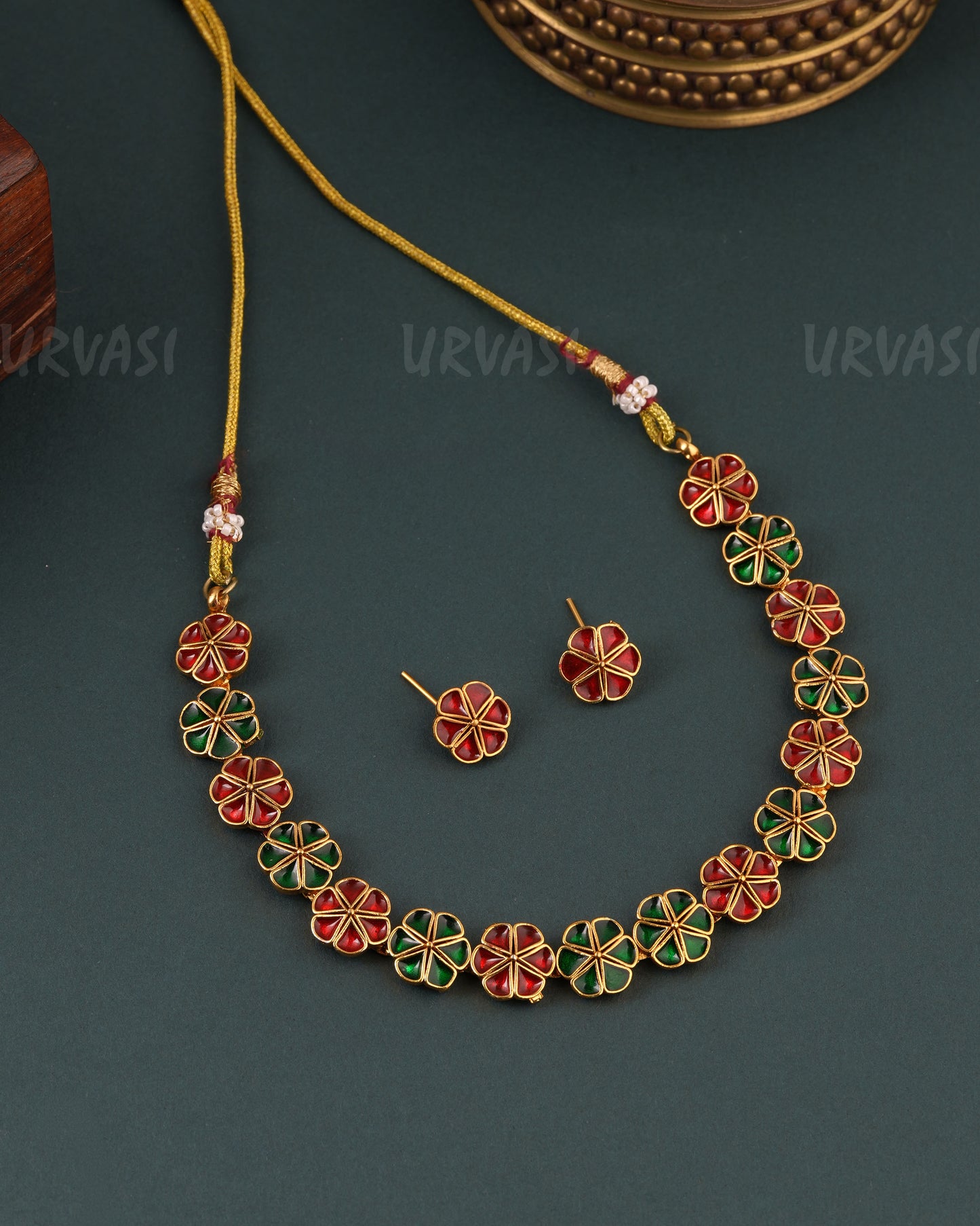 Gold -Toned Floral Designed Choker Necklace 1645