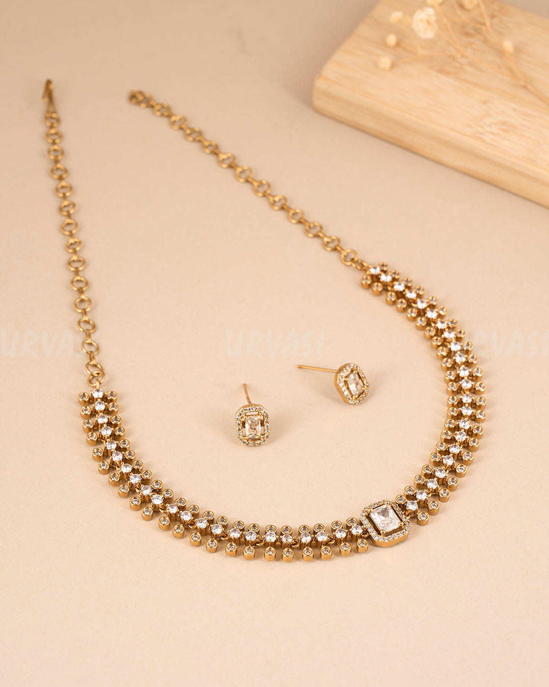 Victorian Style White AD Stone Necklace 543