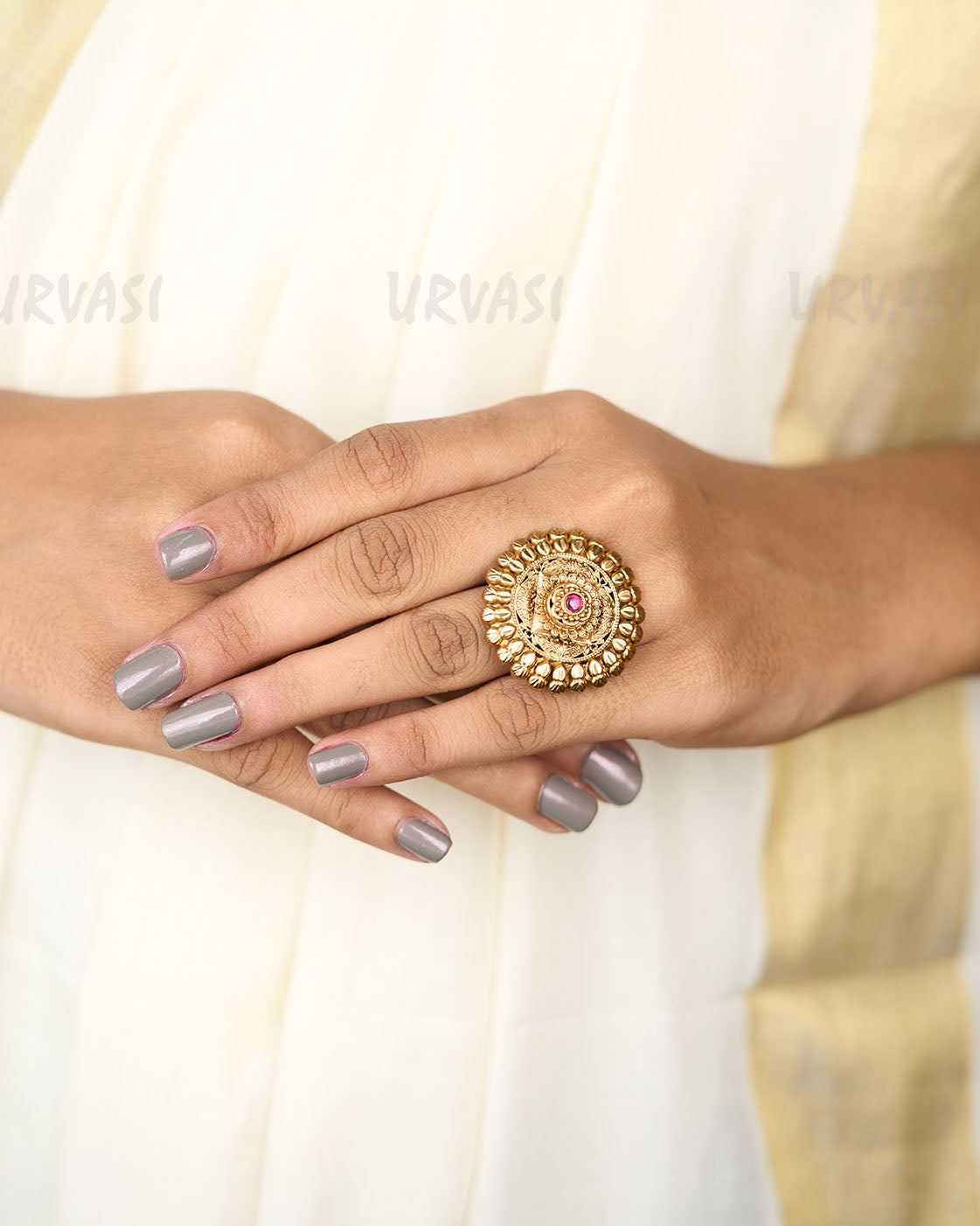 Gold-Toned Leaf Motifs Finger Ring FR 16