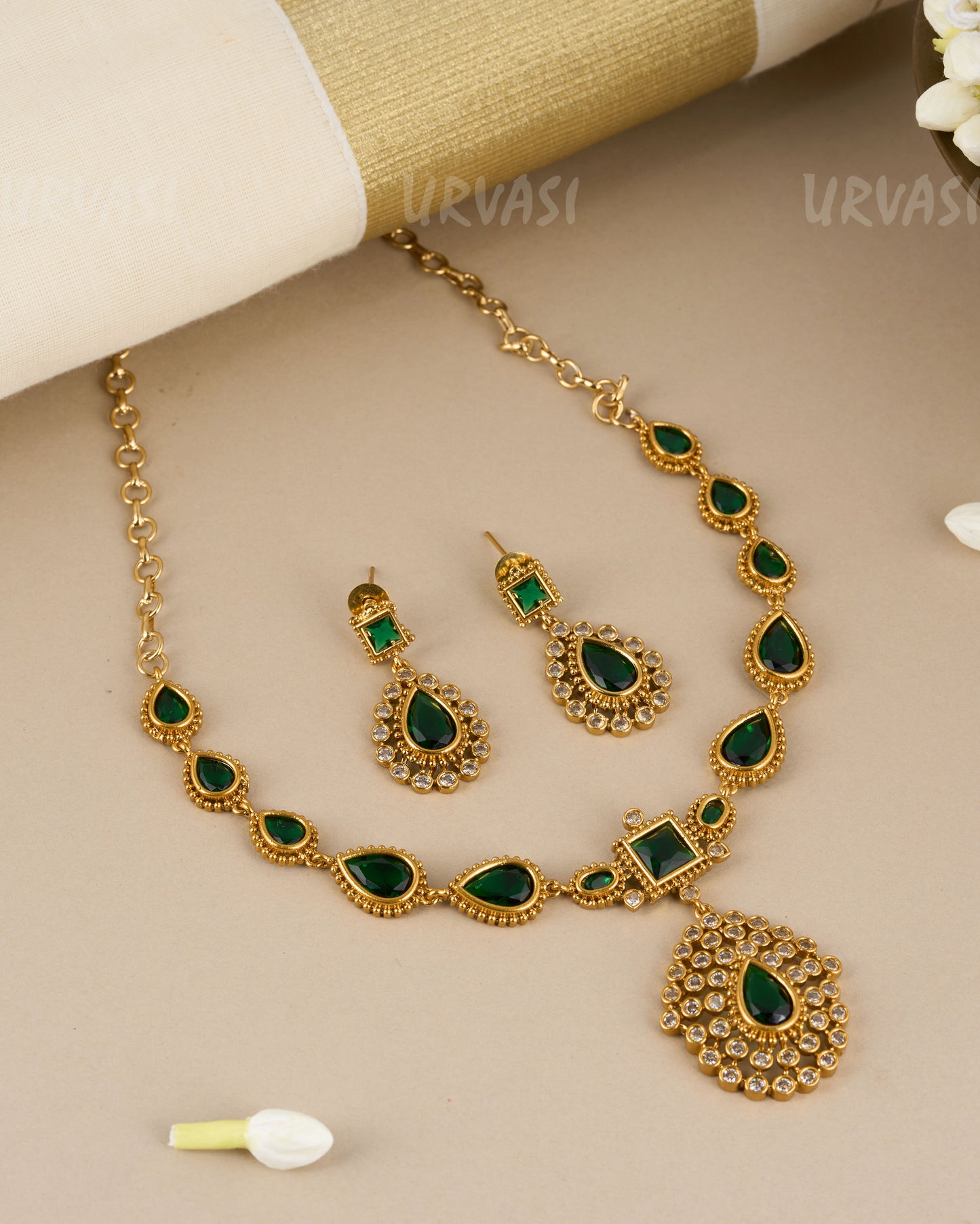 Jyothika Inspired Emerald Short Necklace 122