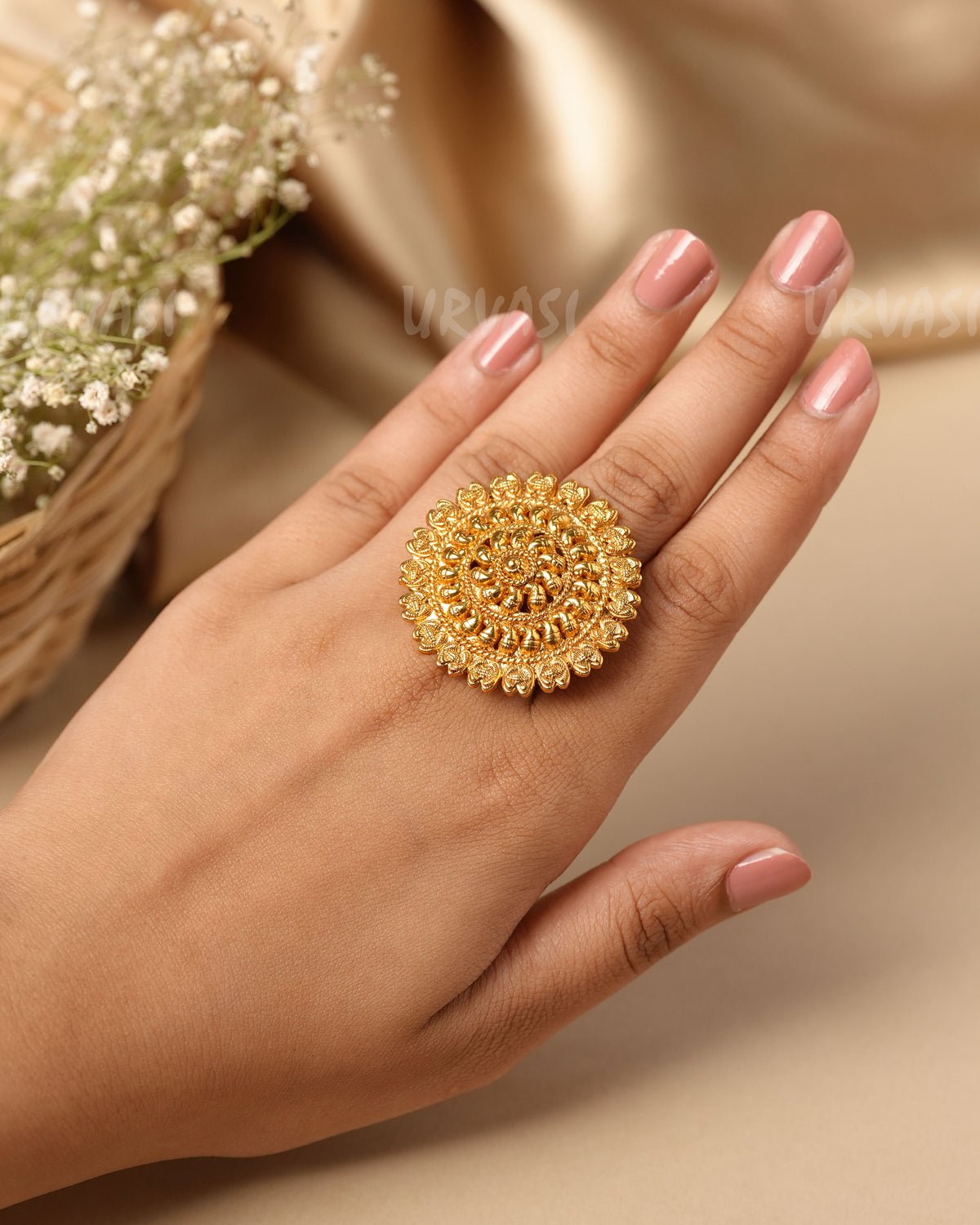 Gold-Polish Floral Circular Finger Ring 121