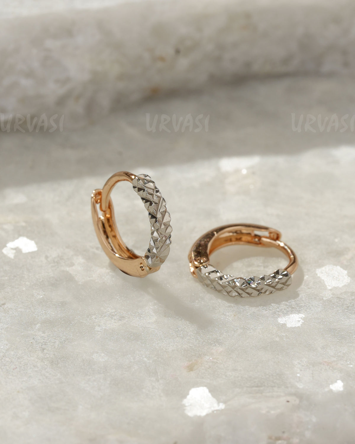 18K-Gold Rhodium Diamond-Cut Hoop Earring ER 1362