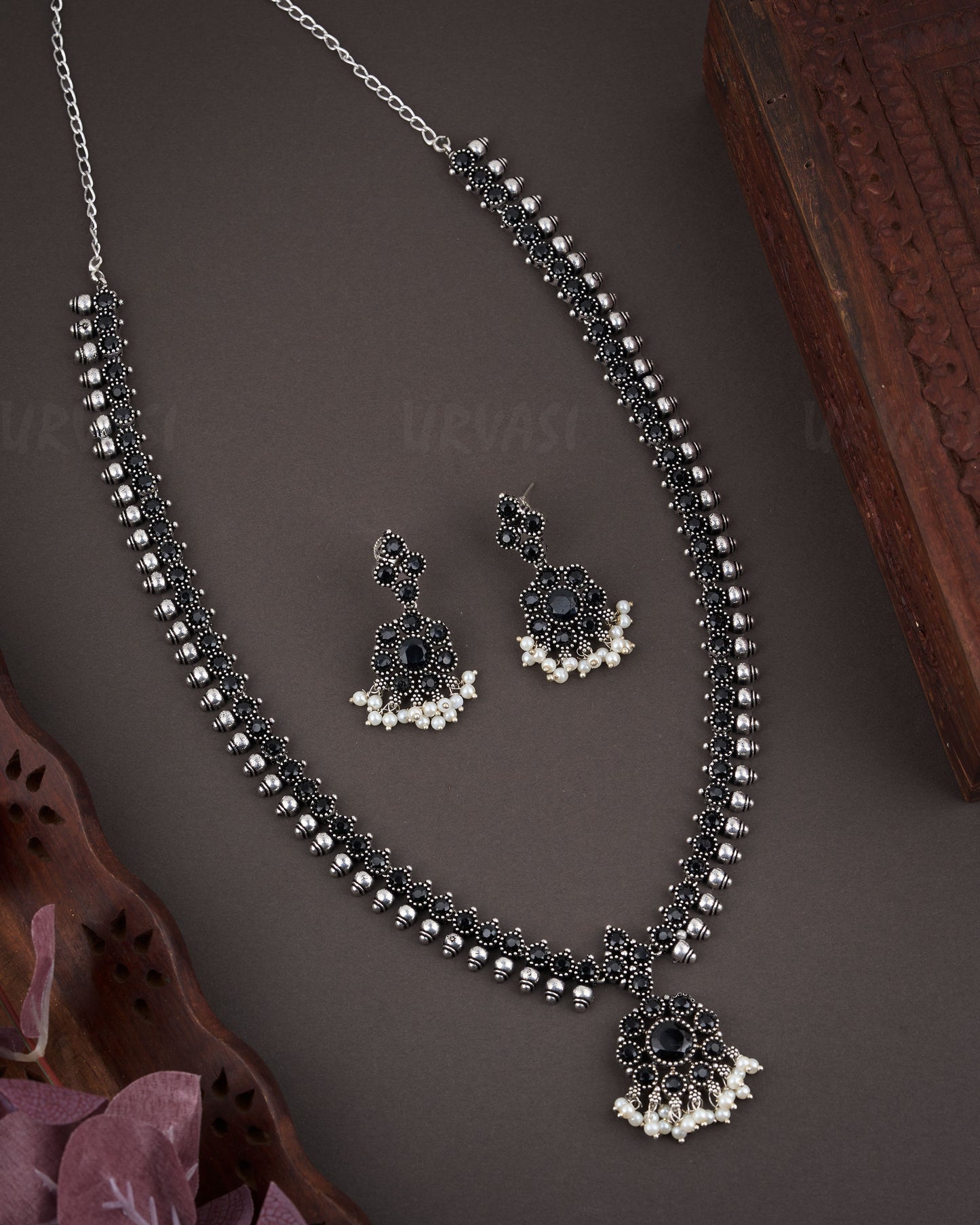 Black Metal Long Necklace 1014