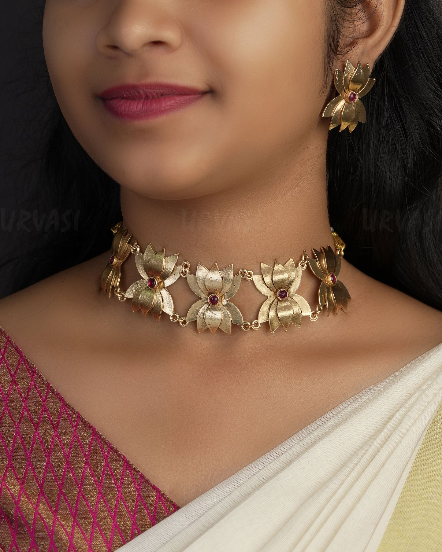 Gold-Toned Floral Designed Choker Necklace 1122