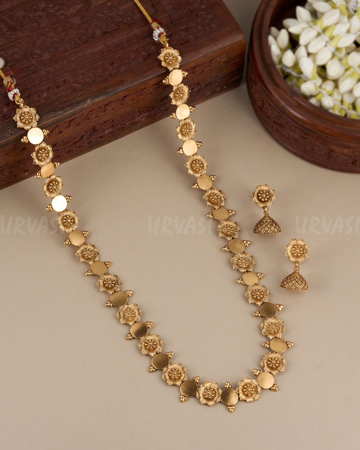 Gold-Toned floral Kaasu Long Necklace 106