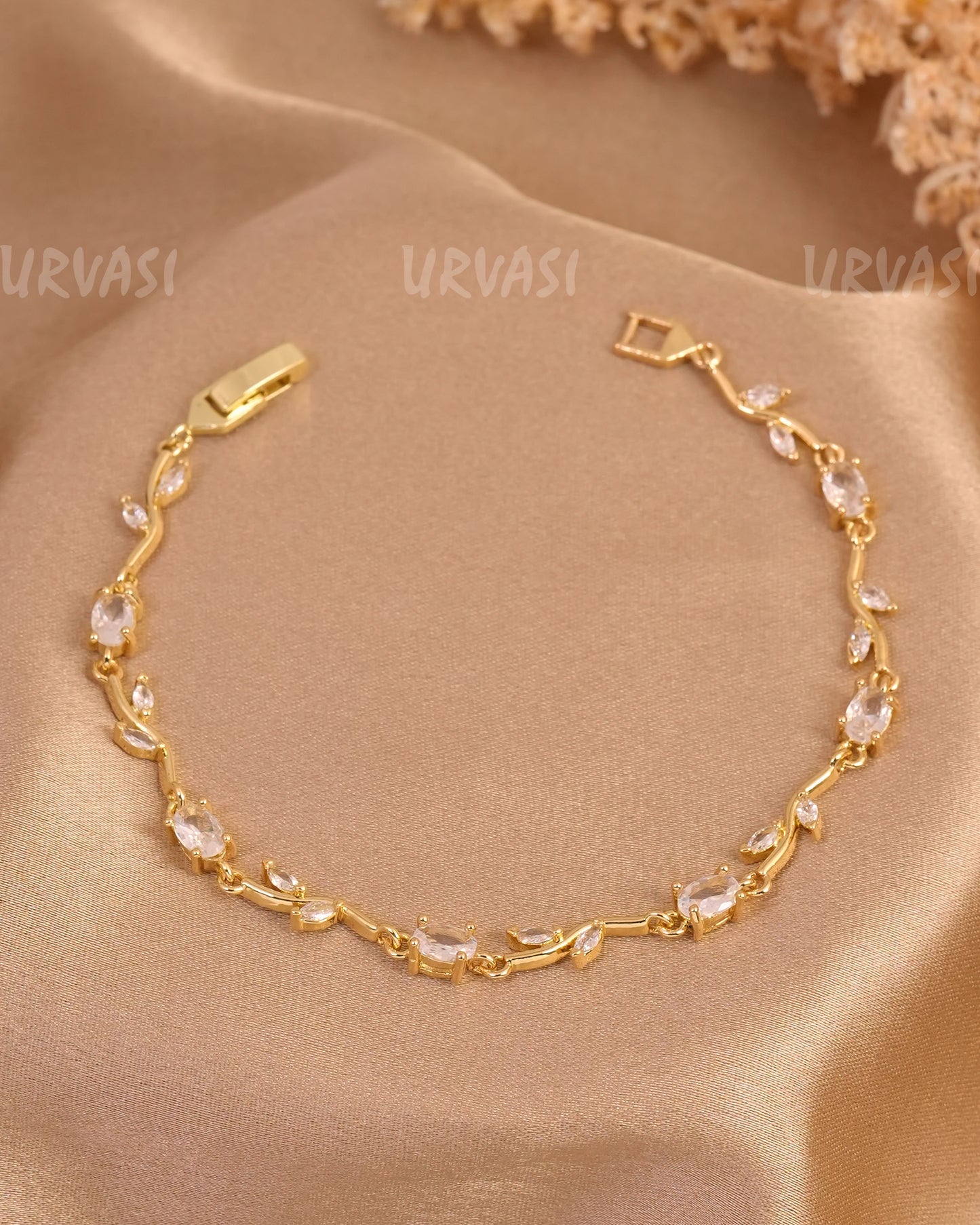 Mehendi Polish Trendy Tulips Leaf Designed AD Bracelets BR 148
