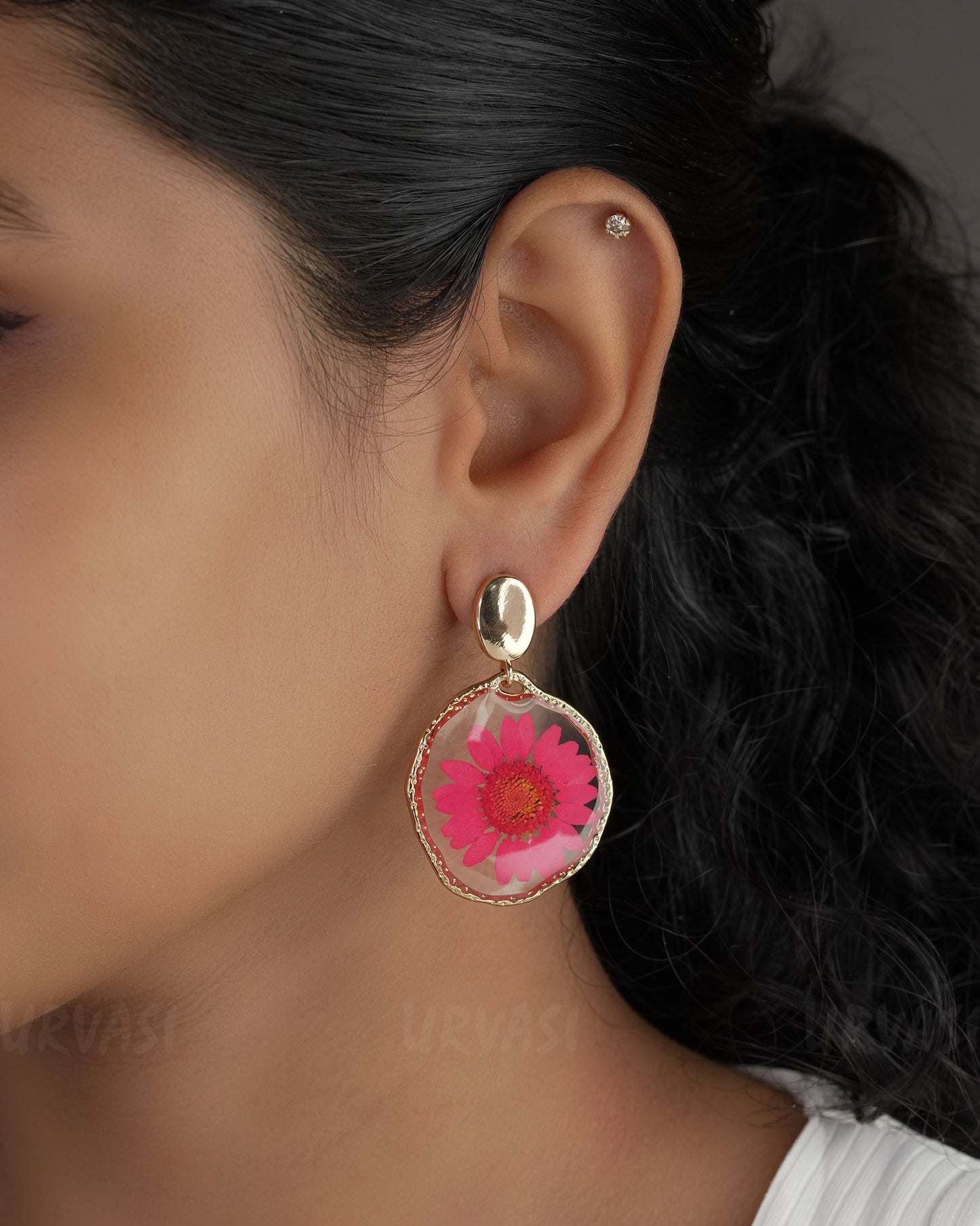 Gold Polish Resin Handmade Daisy Earrings ER 527