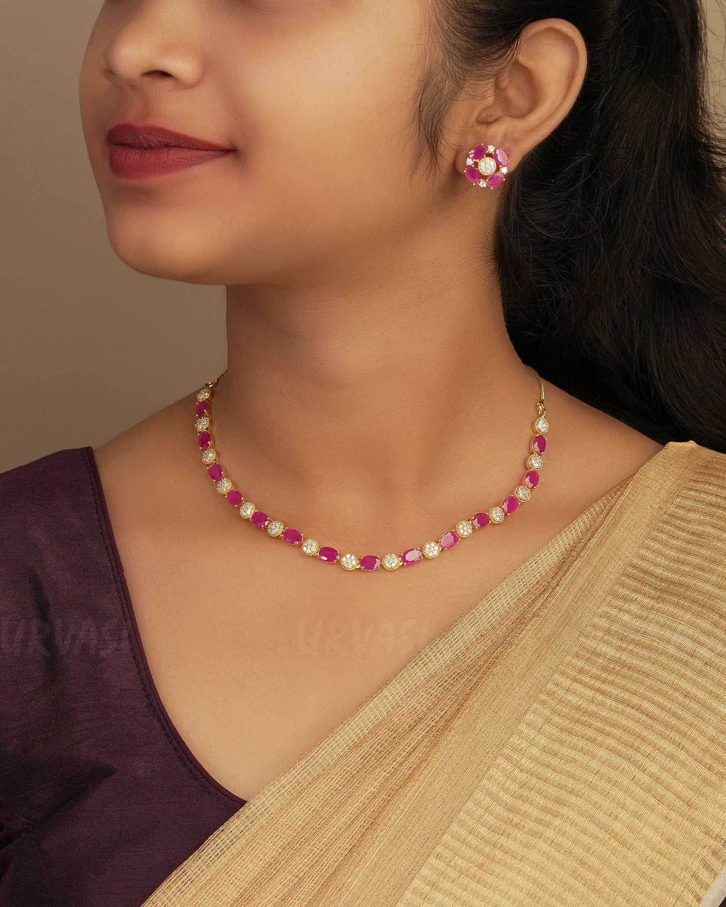 Gold-Polish Stone-Studded Oval Necklace 1249