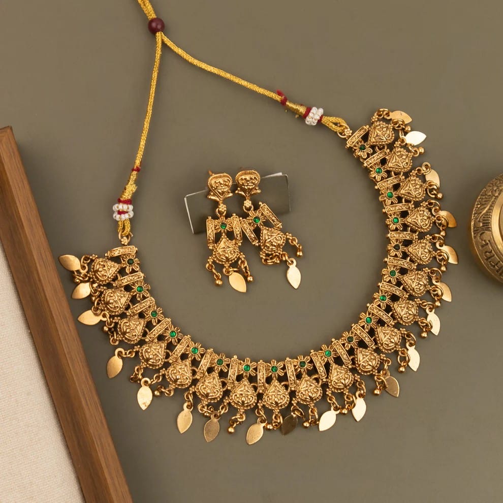 Gold-Toned Floral Traditional Ilakkathali Necklace 1785