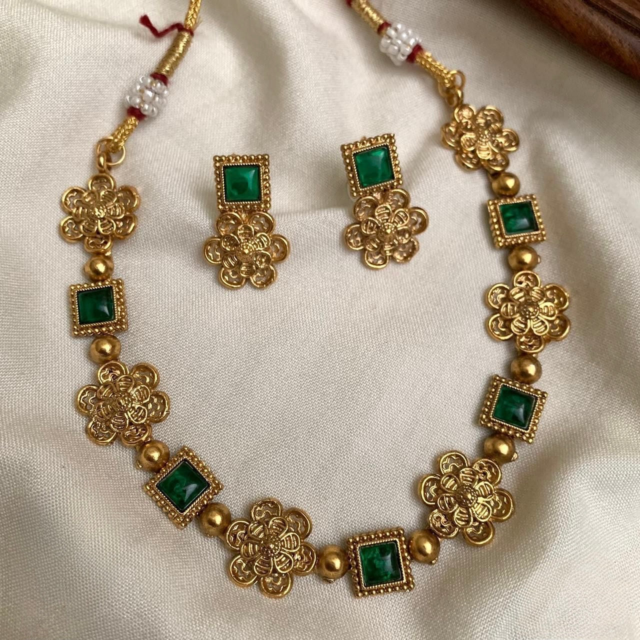 Gold-Polish Floral Designed Necklace 1425