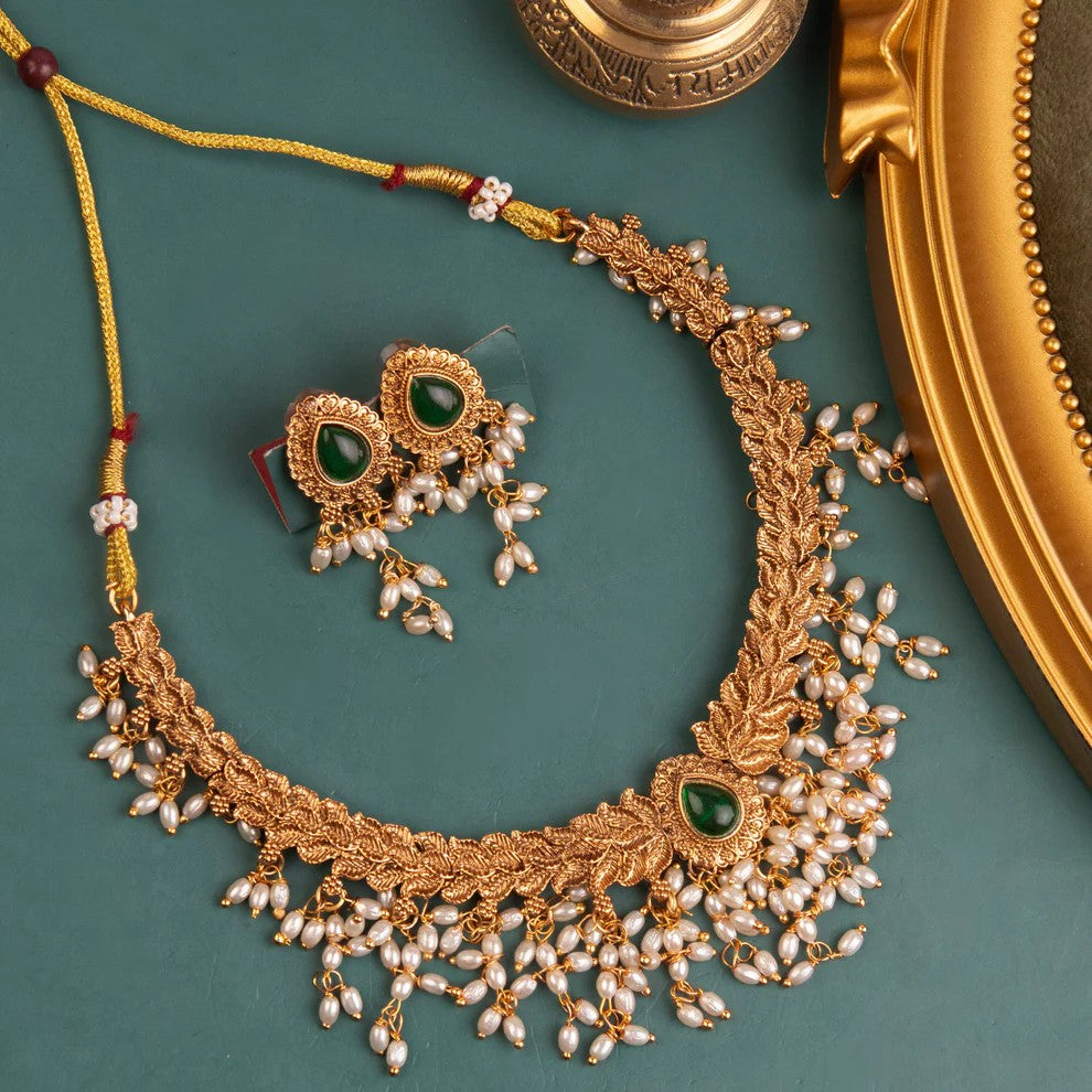 Gold-Toned Tear-Drop Pearl Necklace 180