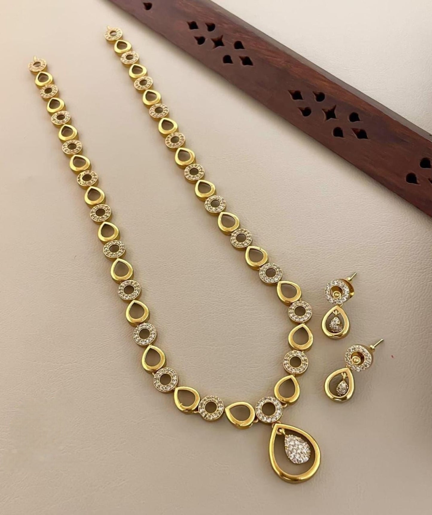 Gold-Polish Long Necklace 1814