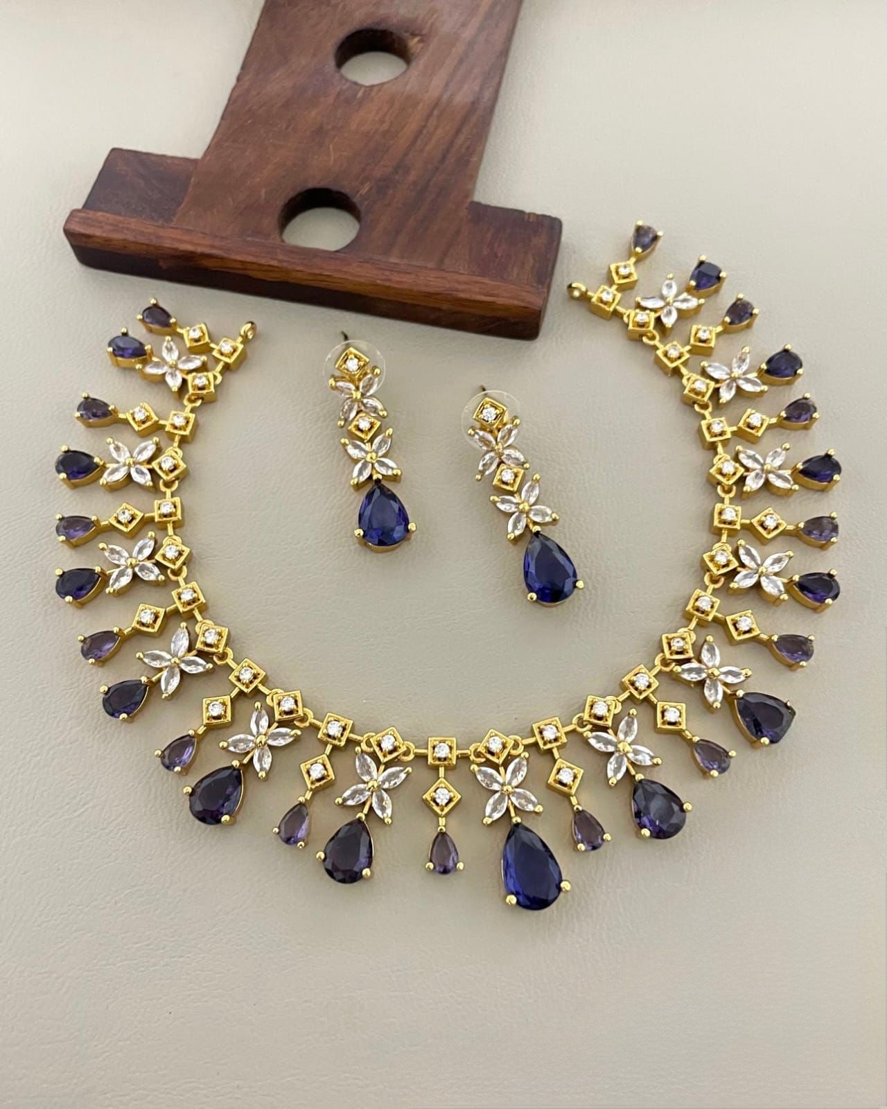 Gold-Toned Floral Tear-Drop Necklace 634