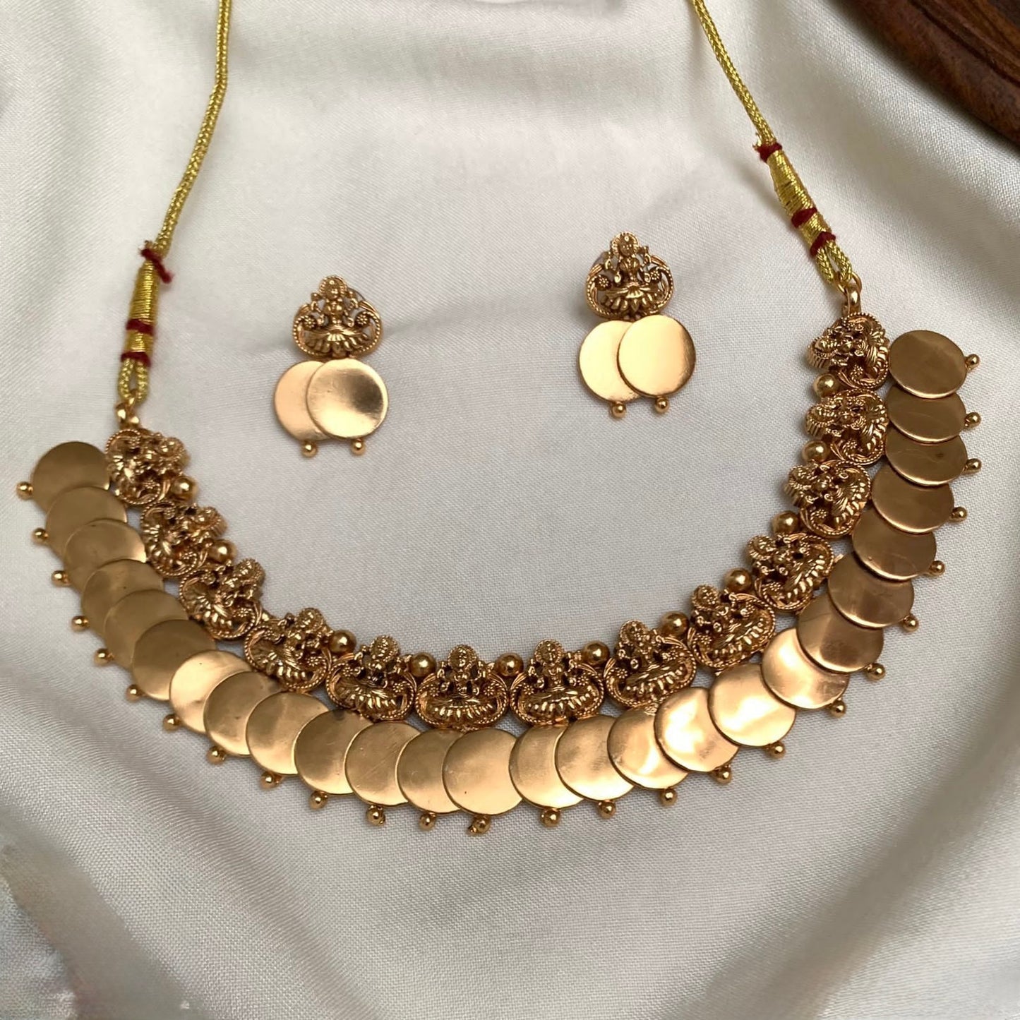 Matte-Gold Polish Lakshmi Kaasu Necklace 1561
