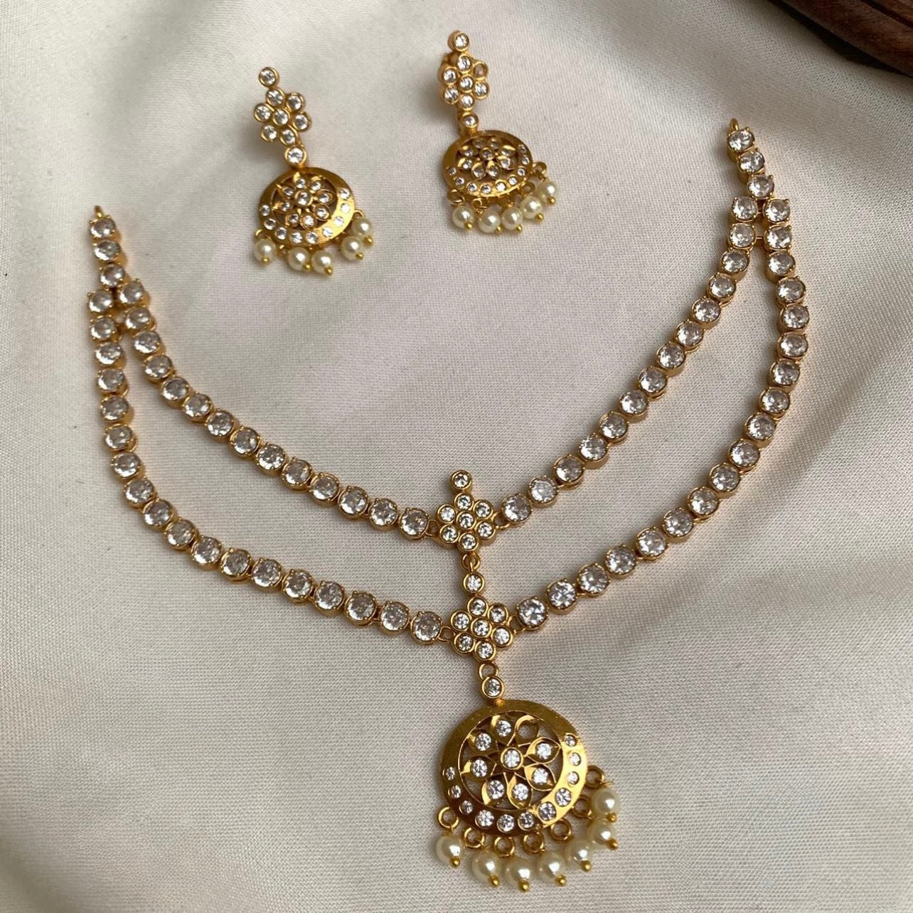 Gold-Polish Floral Kemp Stone Attigai Necklace 1580