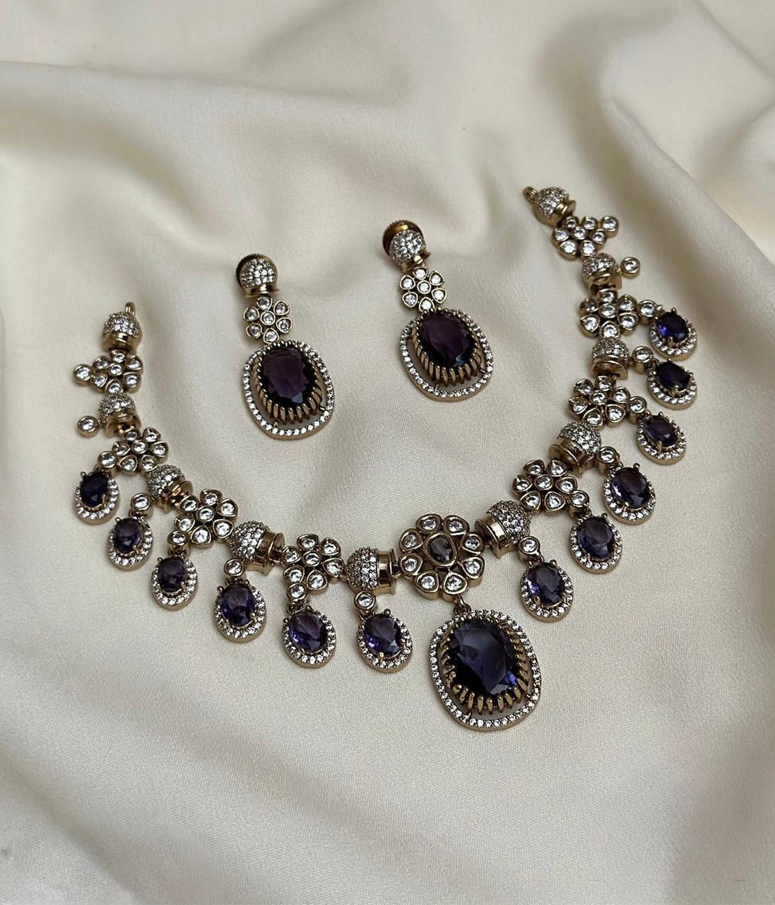 Mehendi Polish Victorian-Style Emerald Necklace 1175